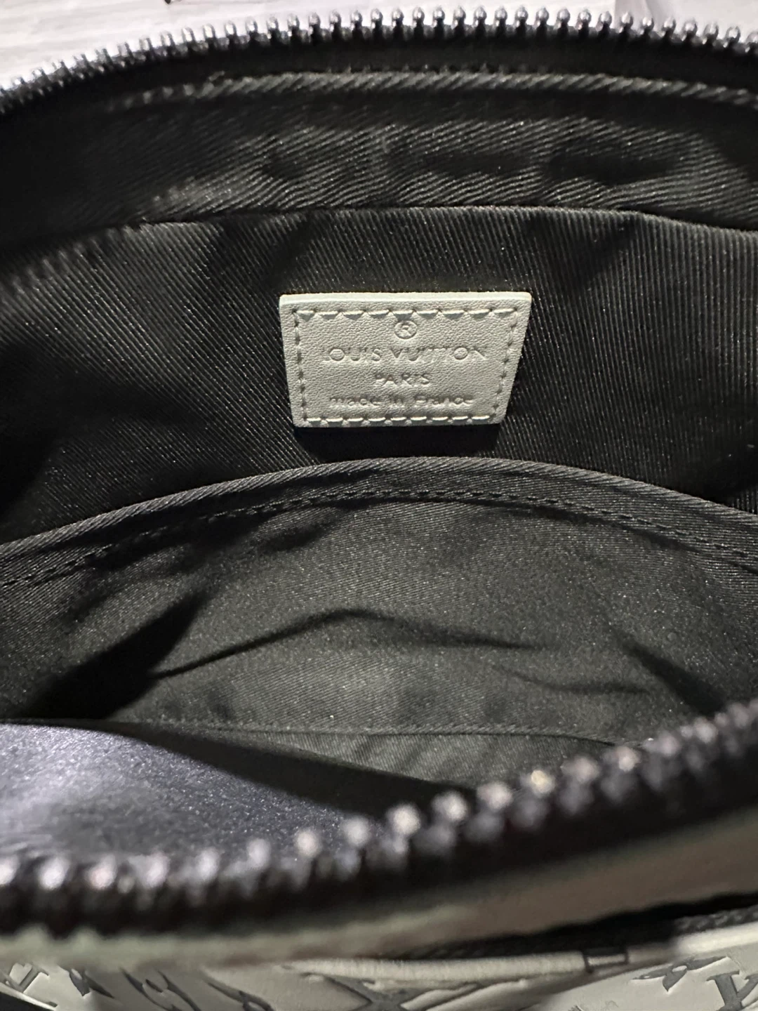 Louis Vuitton Grey Embossed Leather Messenger Bag - photo 4