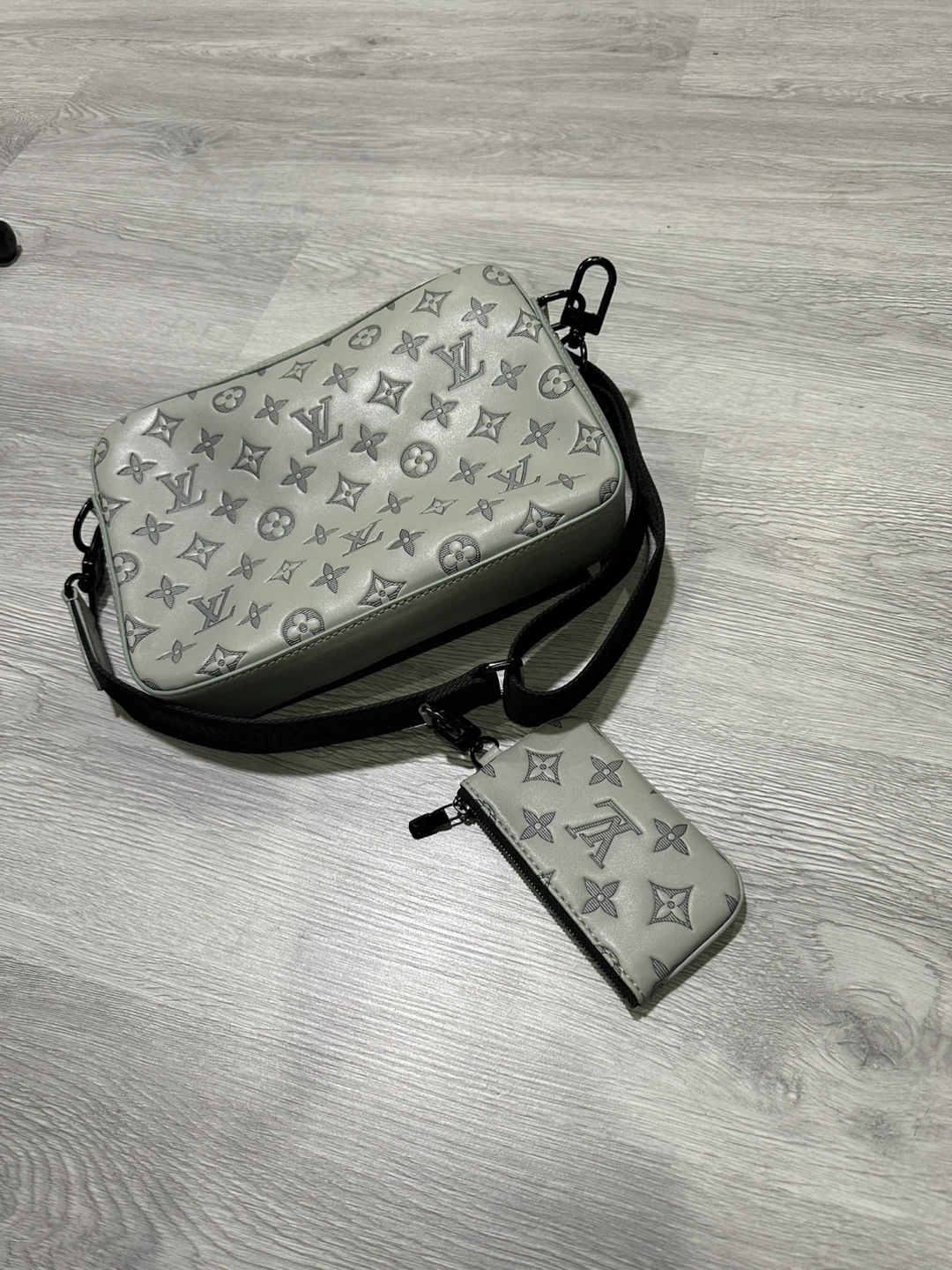 Louis Vuitton Grey Embossed Leather Messenger Bag - photo 3