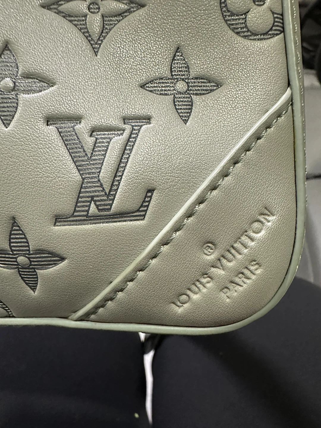 Louis Vuitton Grey Embossed Leather Messenger Bag - photo 5