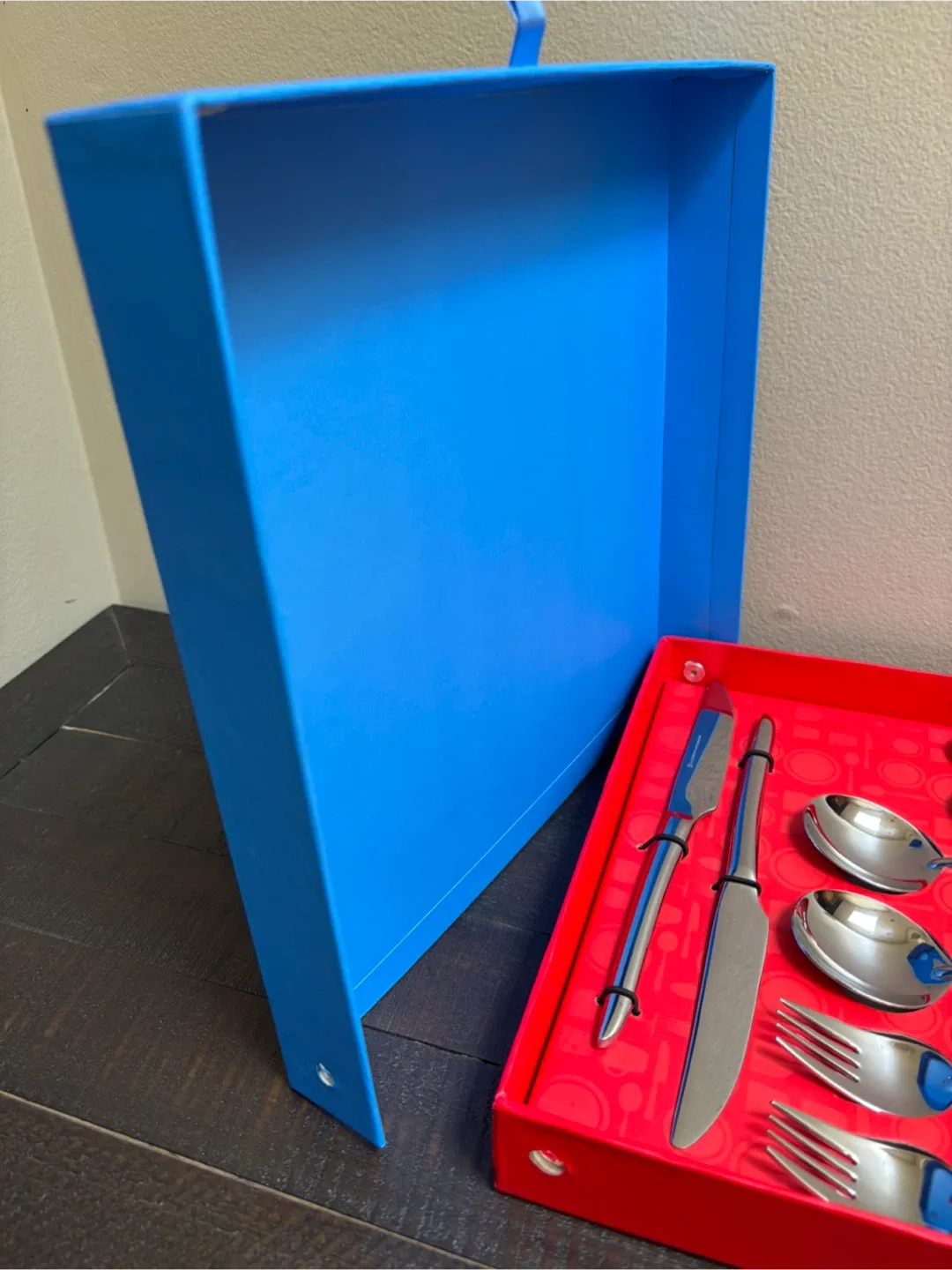 J.A. Henckels International Dinner Set (8-Piece) image indicator(3)