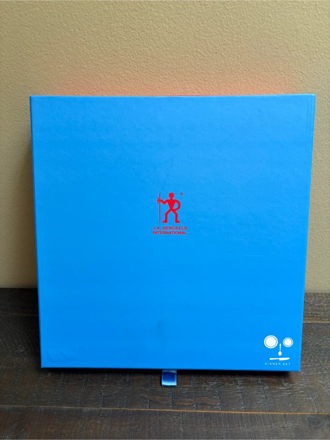 J.A. Henckels International Dinner Set (8-Piece) image indicator(4)