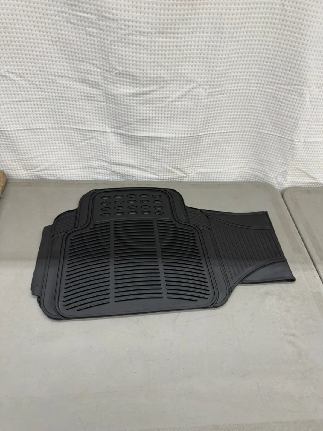 Universal Floor Mats CAR/SUV/TRUCK image indicator(8)