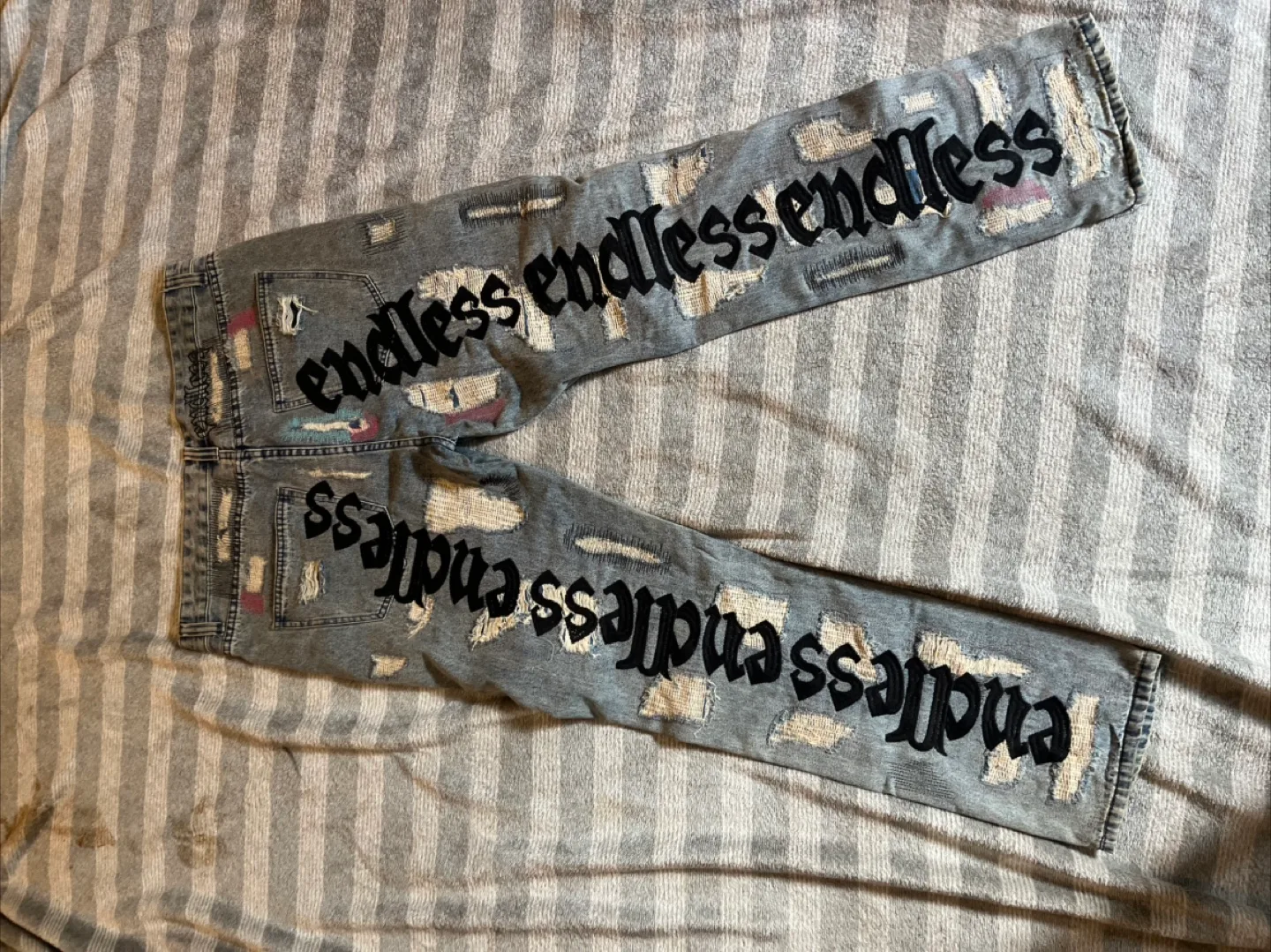 Endless Denim Jeans - Distressed