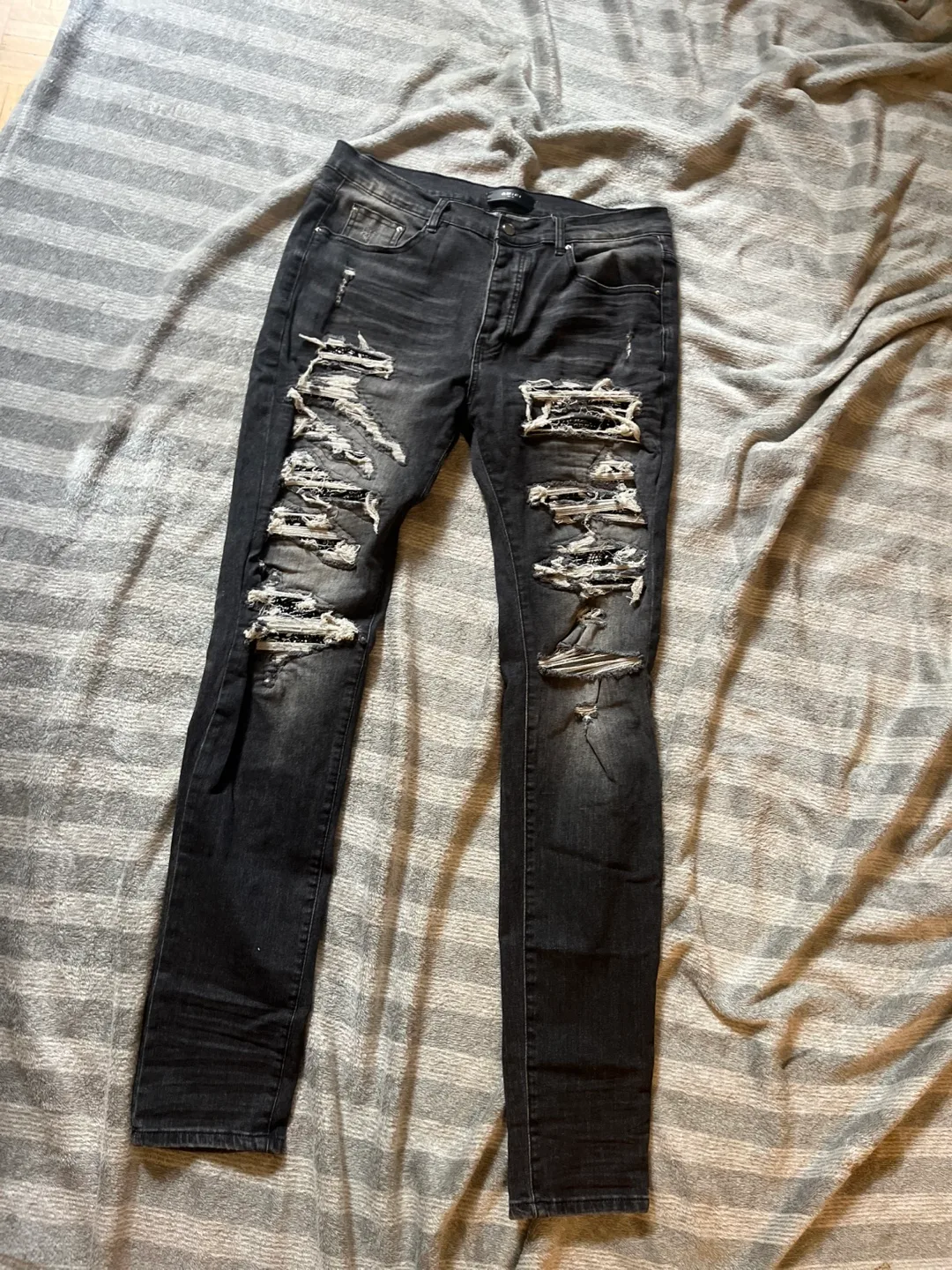AMIRI Black Distressed Jeans image indicator(3)