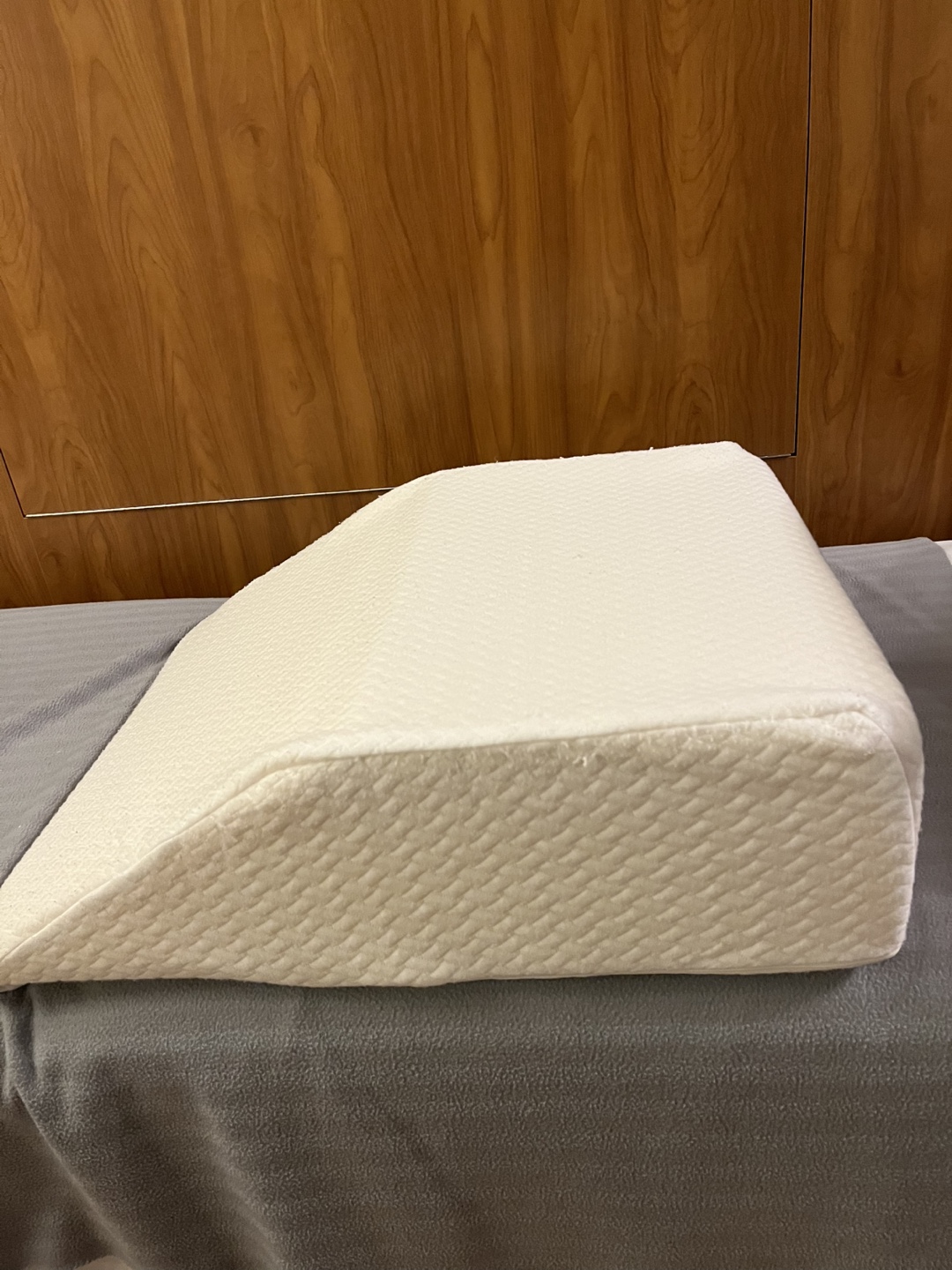 Bed Wedge Pillow - White