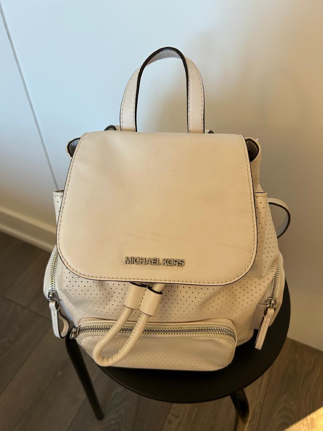 Michael Kors Cream Leather Backpack - photo 2