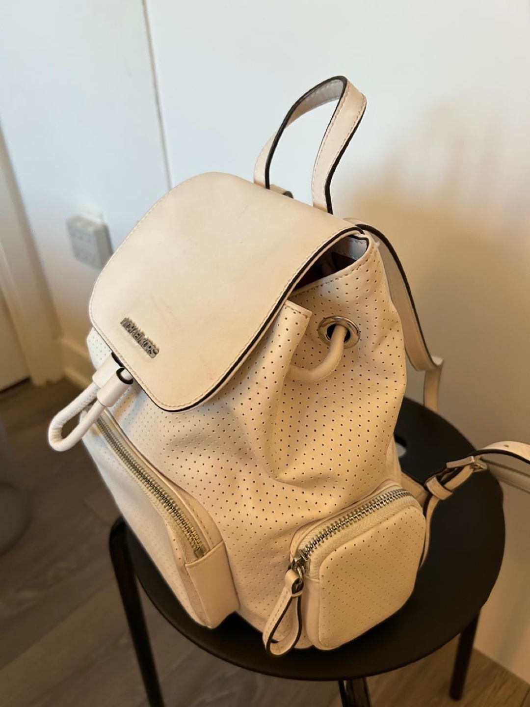 Michael Kors Cream Leather Backpack - photo 3