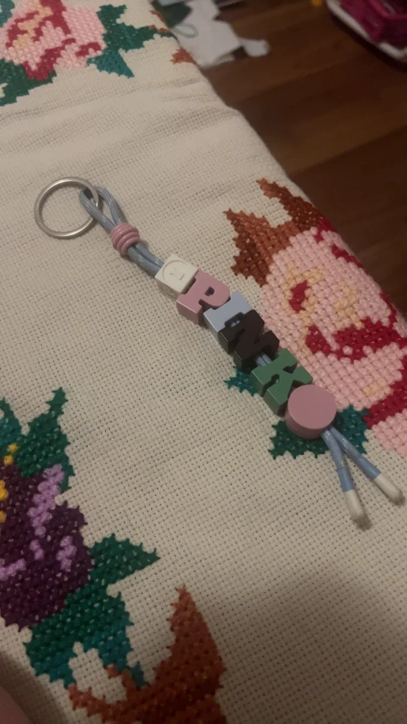 VS Pink keychain thumbnail