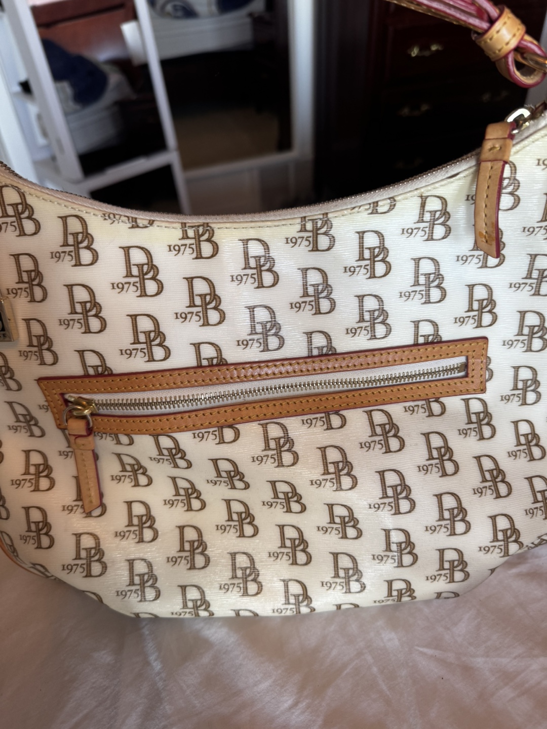 Dooney & Bourke DB 1975 Cream Shoulder Bag - photo 2