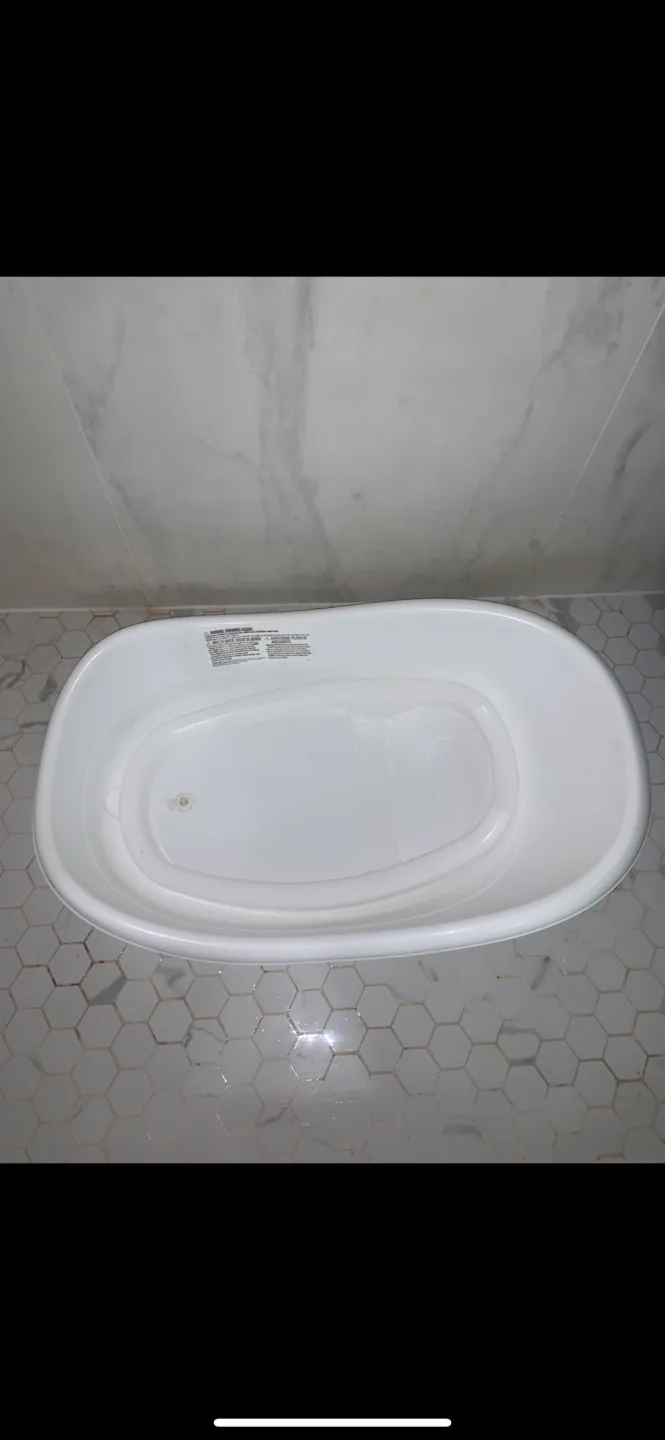 Baby Bath Tub with Gentle Shower Hose image indicator(2)