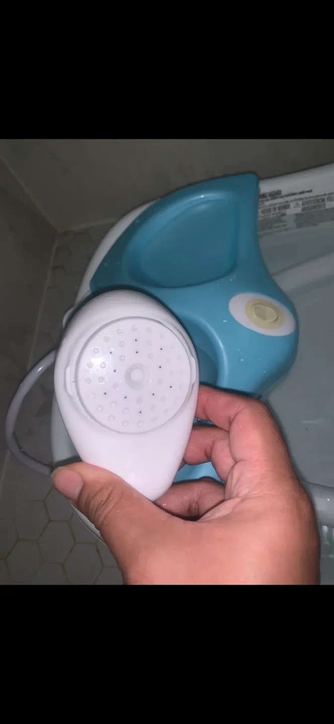 Baby Bath Tub with Gentle Shower Hose image indicator(5)