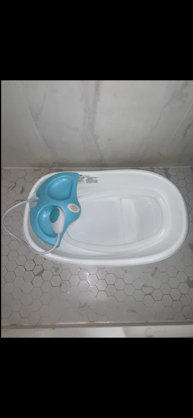 Baby Bath Tub with Gentle Shower Hose image indicator(3)