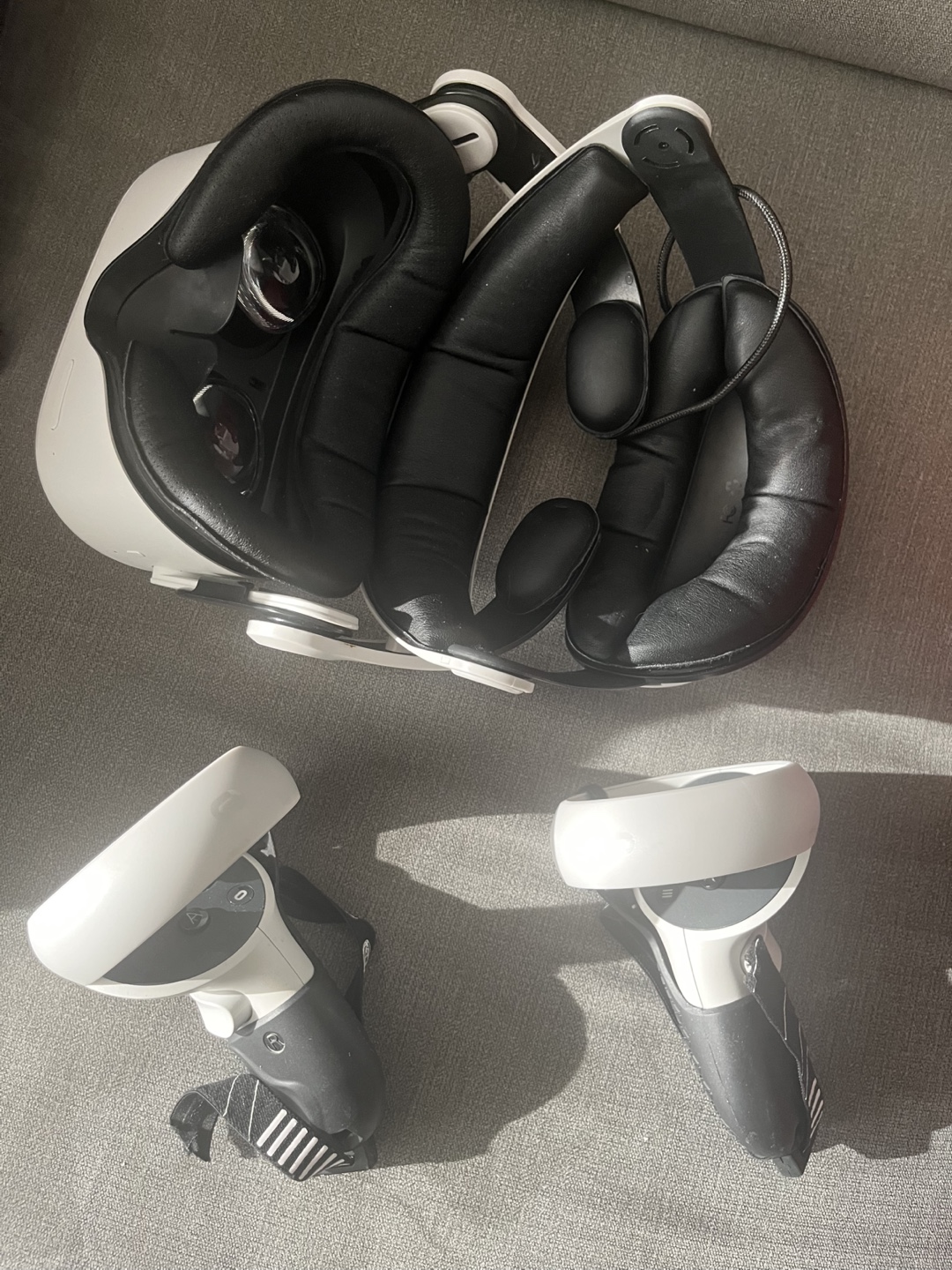 Oculus Quest 2 VR Headset 256GB - photo 2