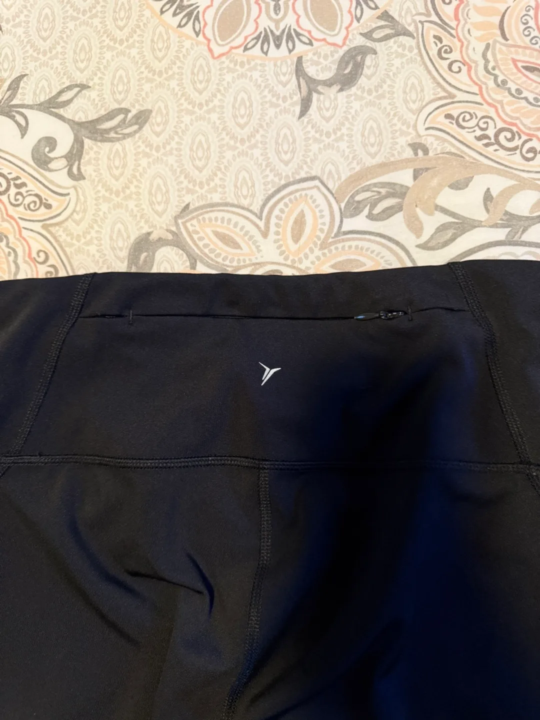 Women Old Navy compression Active Black Leggings🥕 image indicator(5)