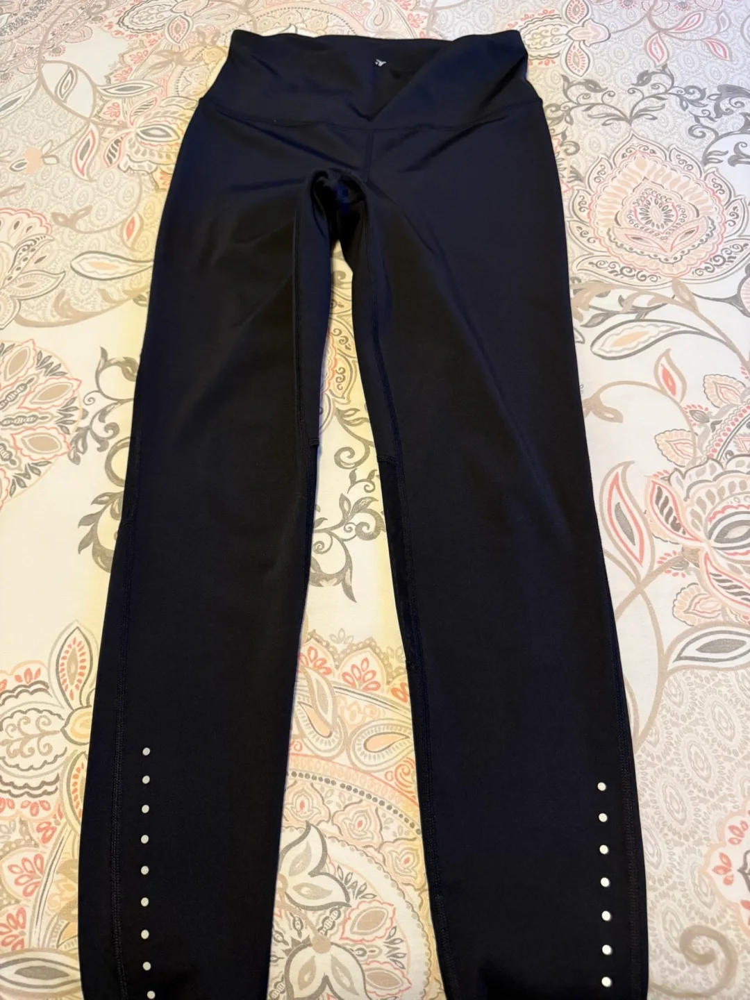 Women Old Navy Active Black compression Leggings - Size L🥕 image indicator(2)