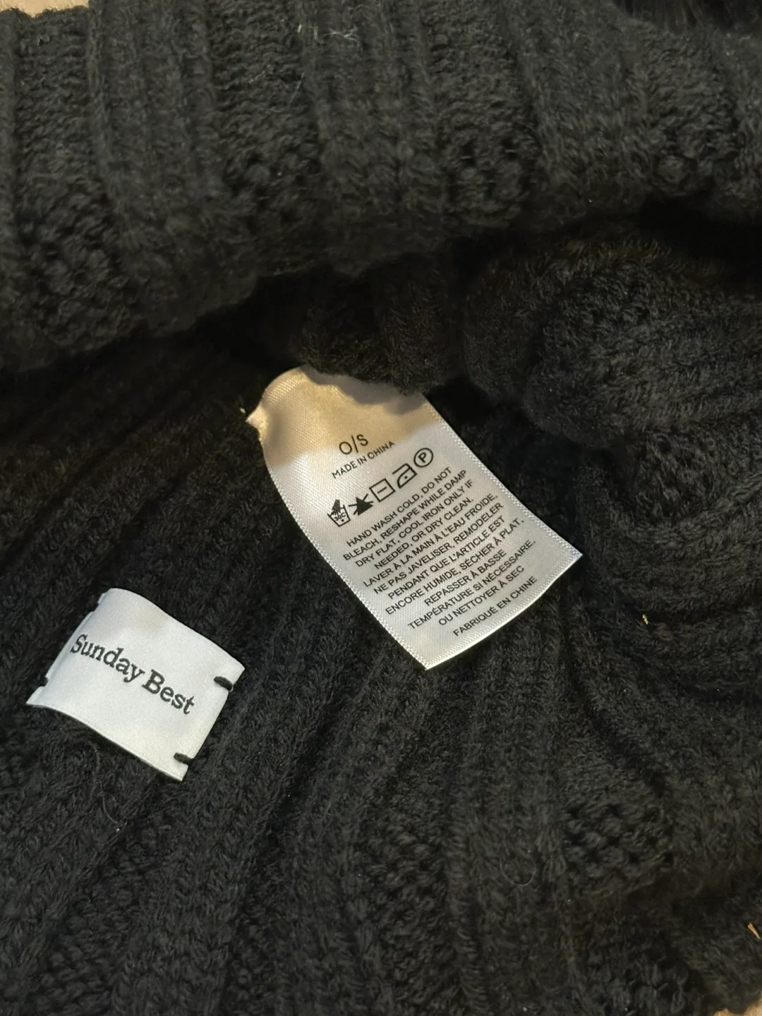 Aritzia Sunday Best Real Faux Fur Pom Cuffed Beanie | Black image indicator(6)