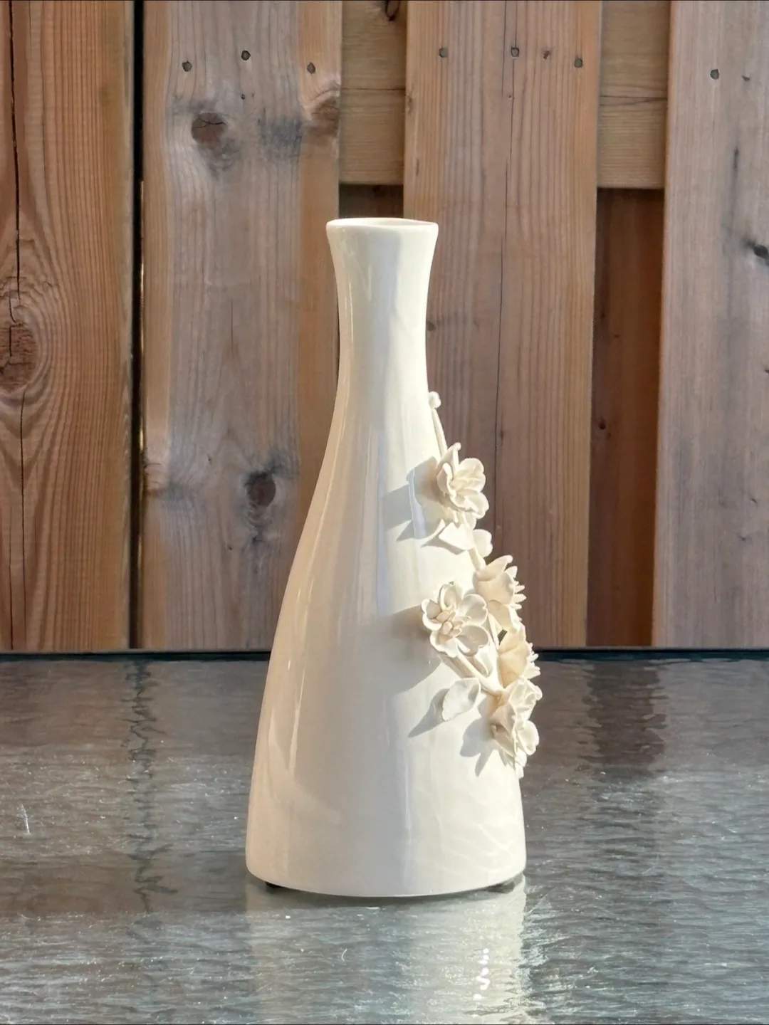 Cream Ceramic Floral Vase image indicator(6)