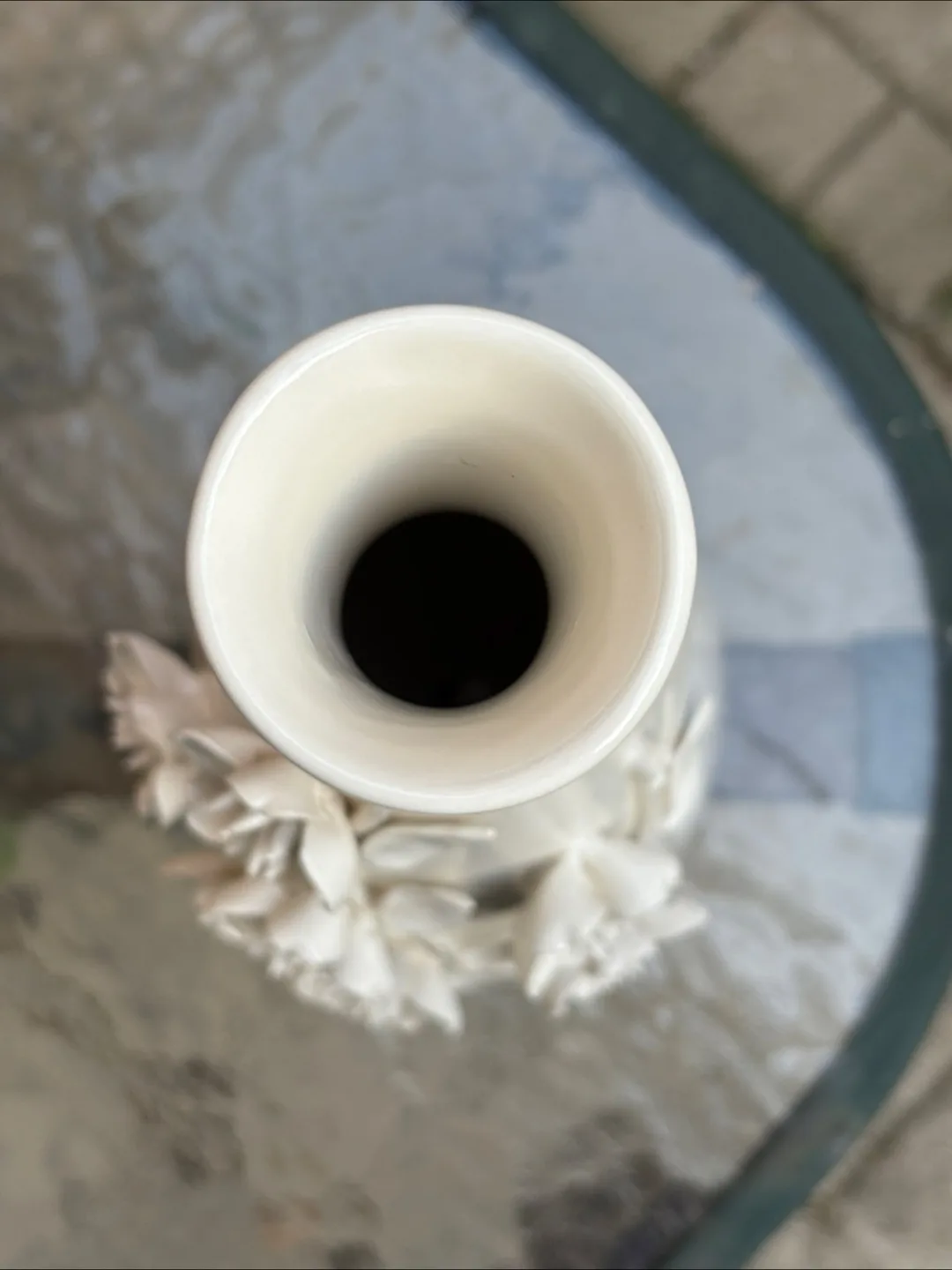 Cream Ceramic Floral Vase image indicator(4)