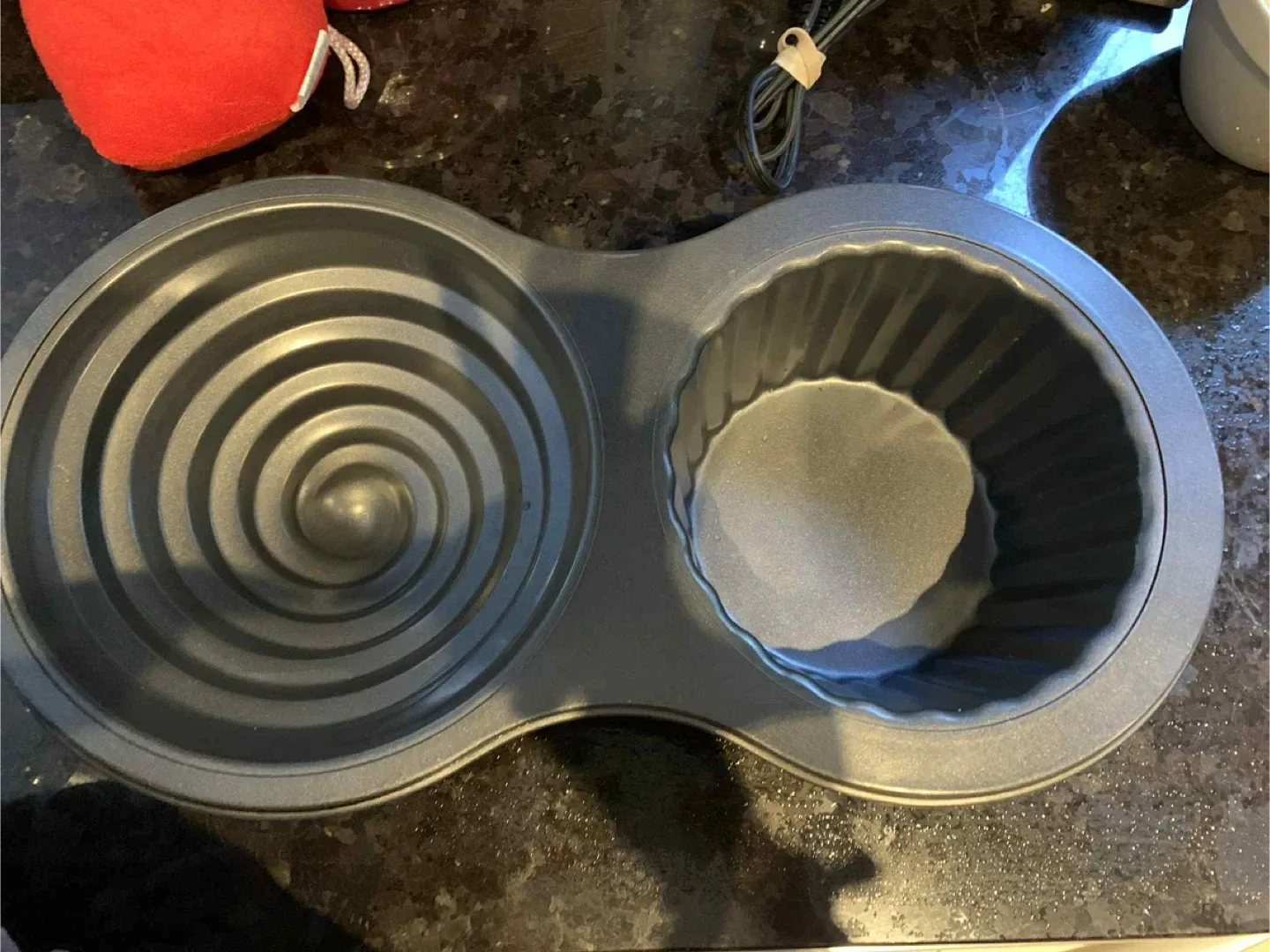 Jumbo cupcake bake pan. Non stick image indicator(3)