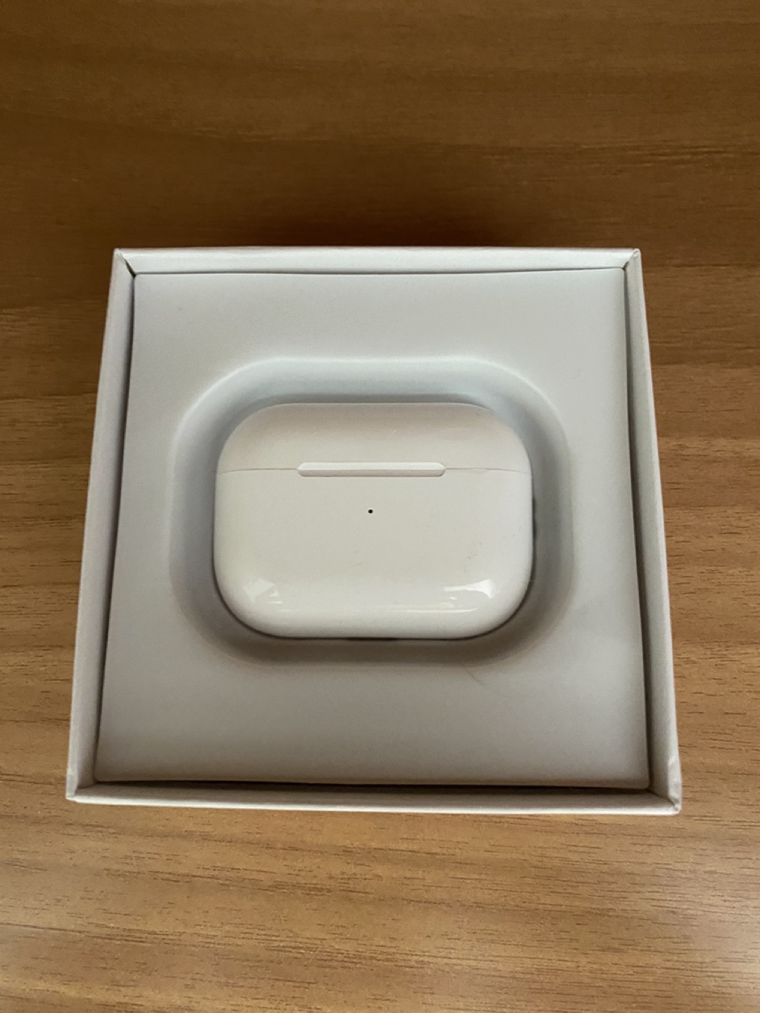 Apple AirPods Pro 2nd Generation - Like New! - photo 2