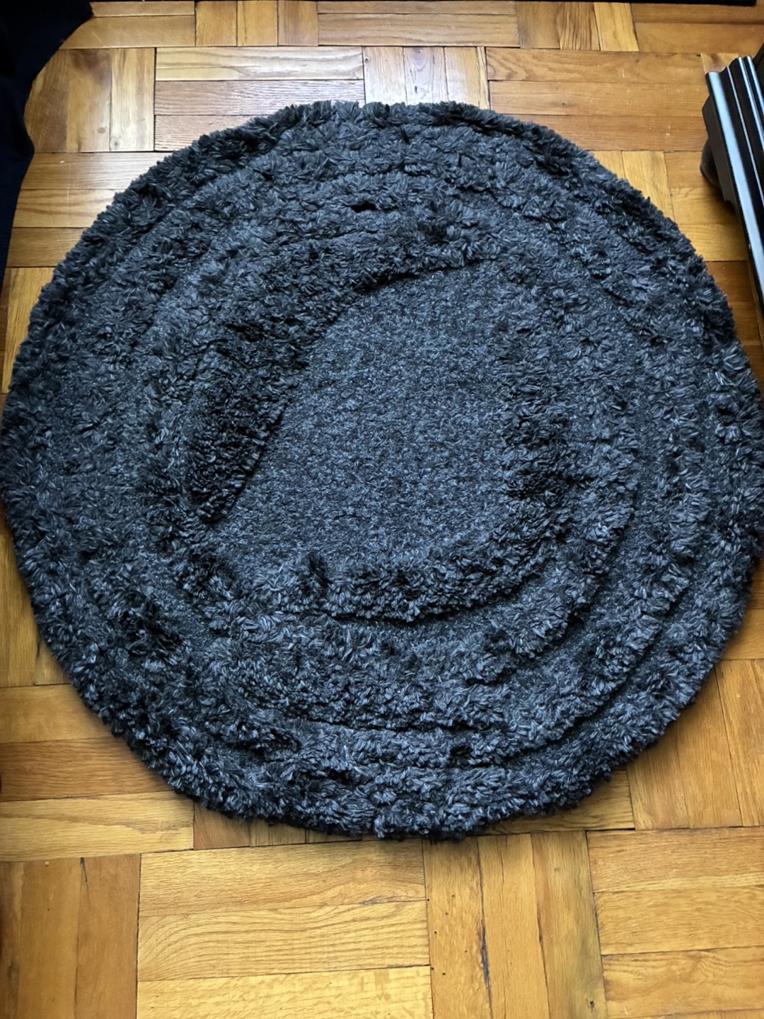 Charcoal Gray Round Shag Rug