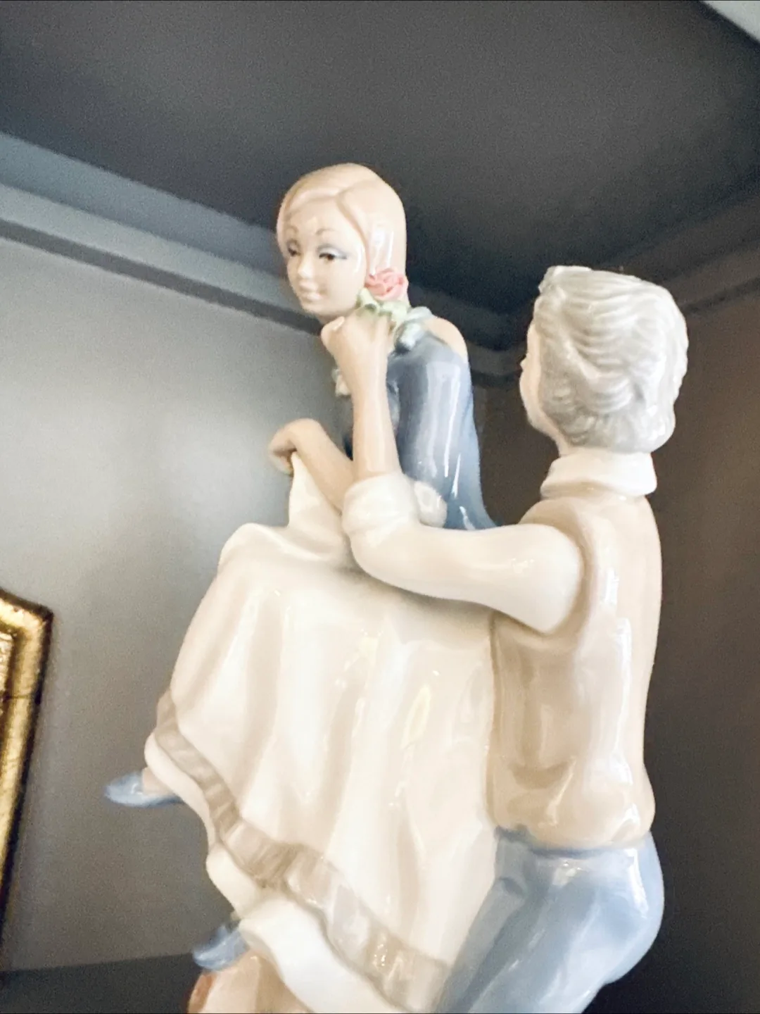Porcelain Figurine, Spain: Young Couple with Rose by Tengra image indicator(5)