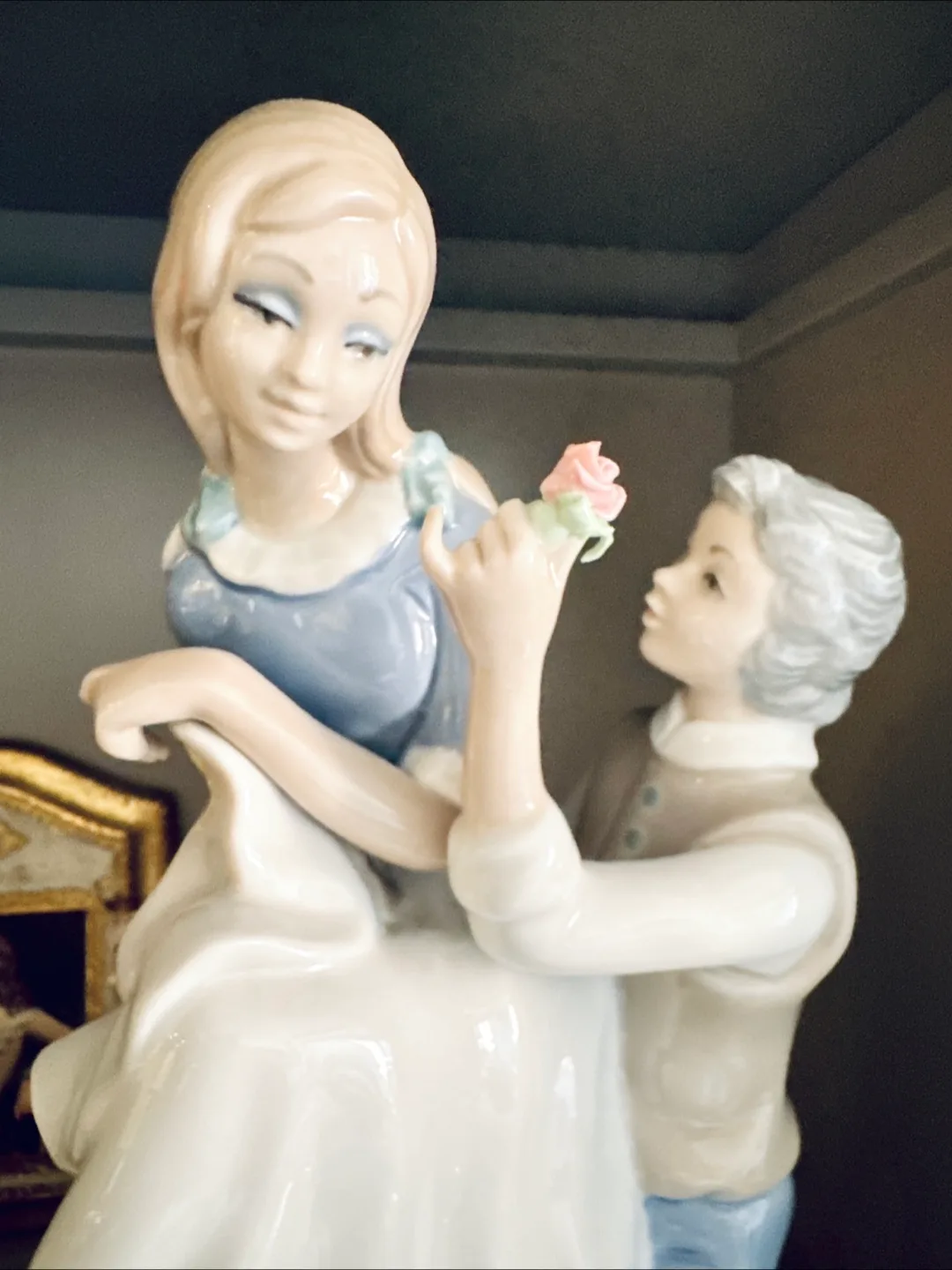 Porcelain Figurine, Spain: Young Couple with Rose by Tengra image indicator(3)