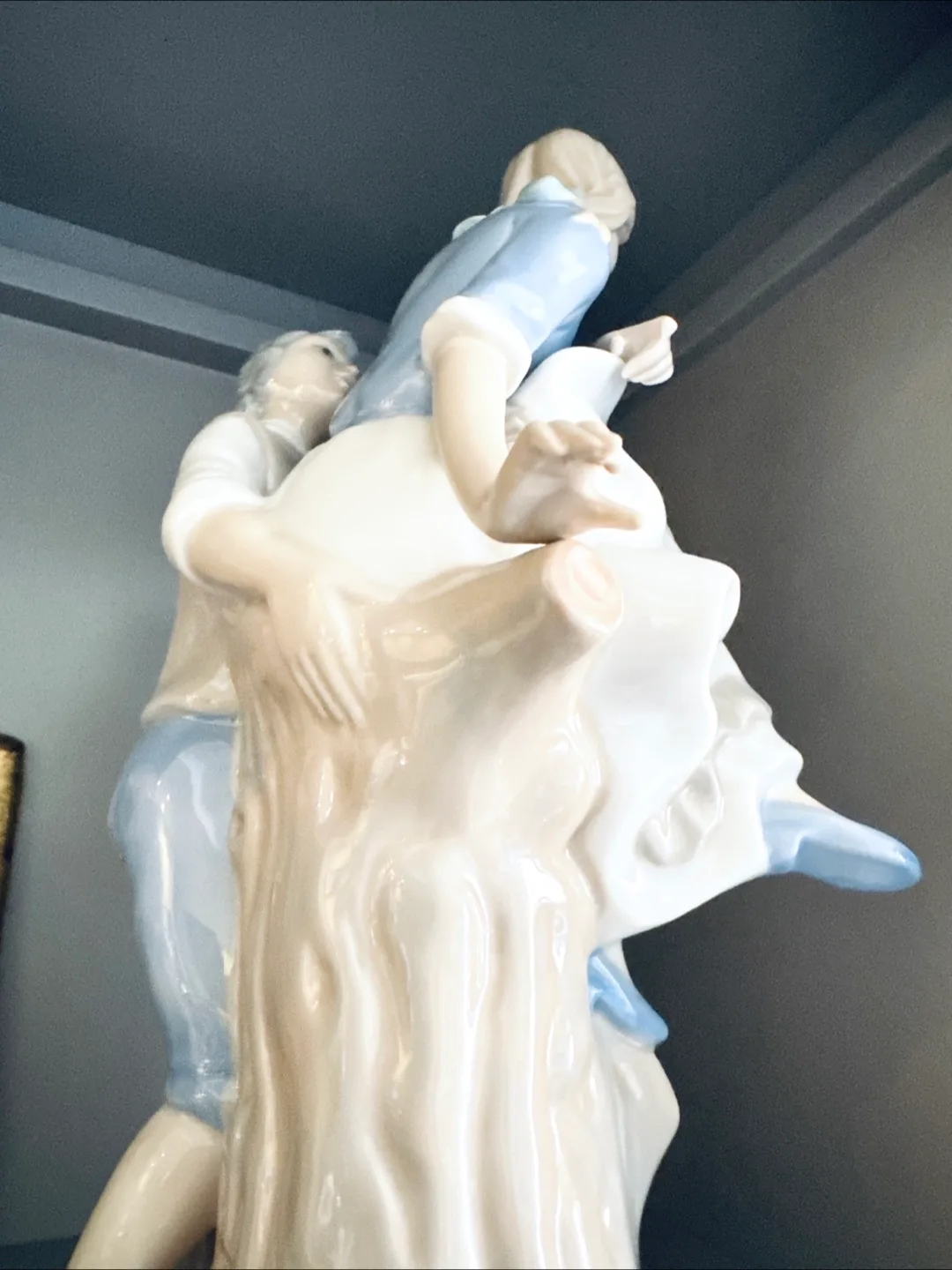 Porcelain Figurine, Spain: Young Couple with Rose by Tengra image indicator(6)