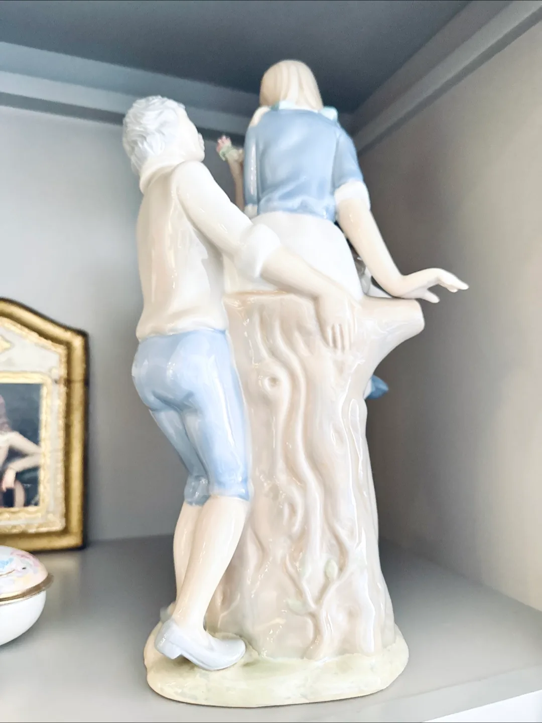Porcelain Figurine, Spain: Young Couple with Rose by Tengra image indicator(4)