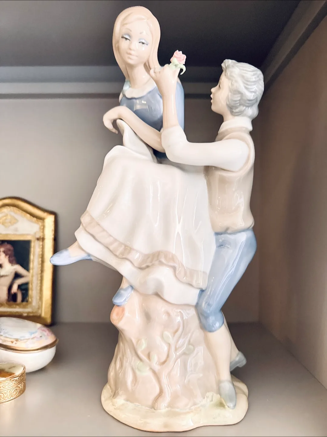 Porcelain Figurine, Spain: Young Couple with Rose by Tengra image indicator(9)