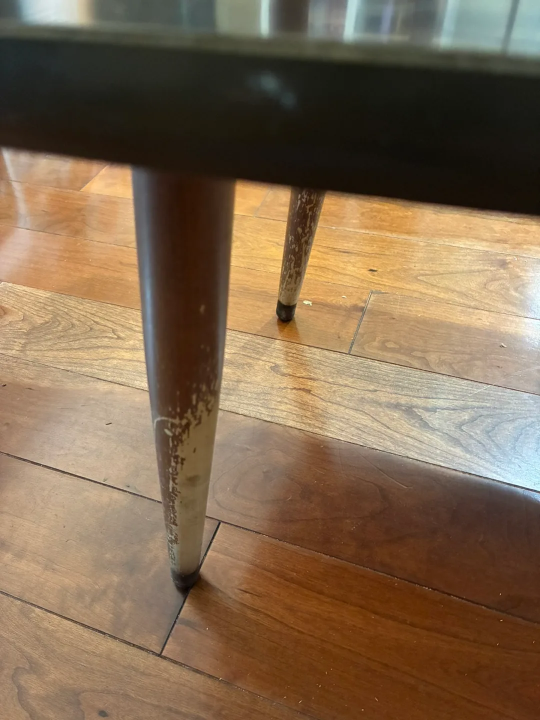 🥕 Vintage Two-Tier Side Table image indicator(5)