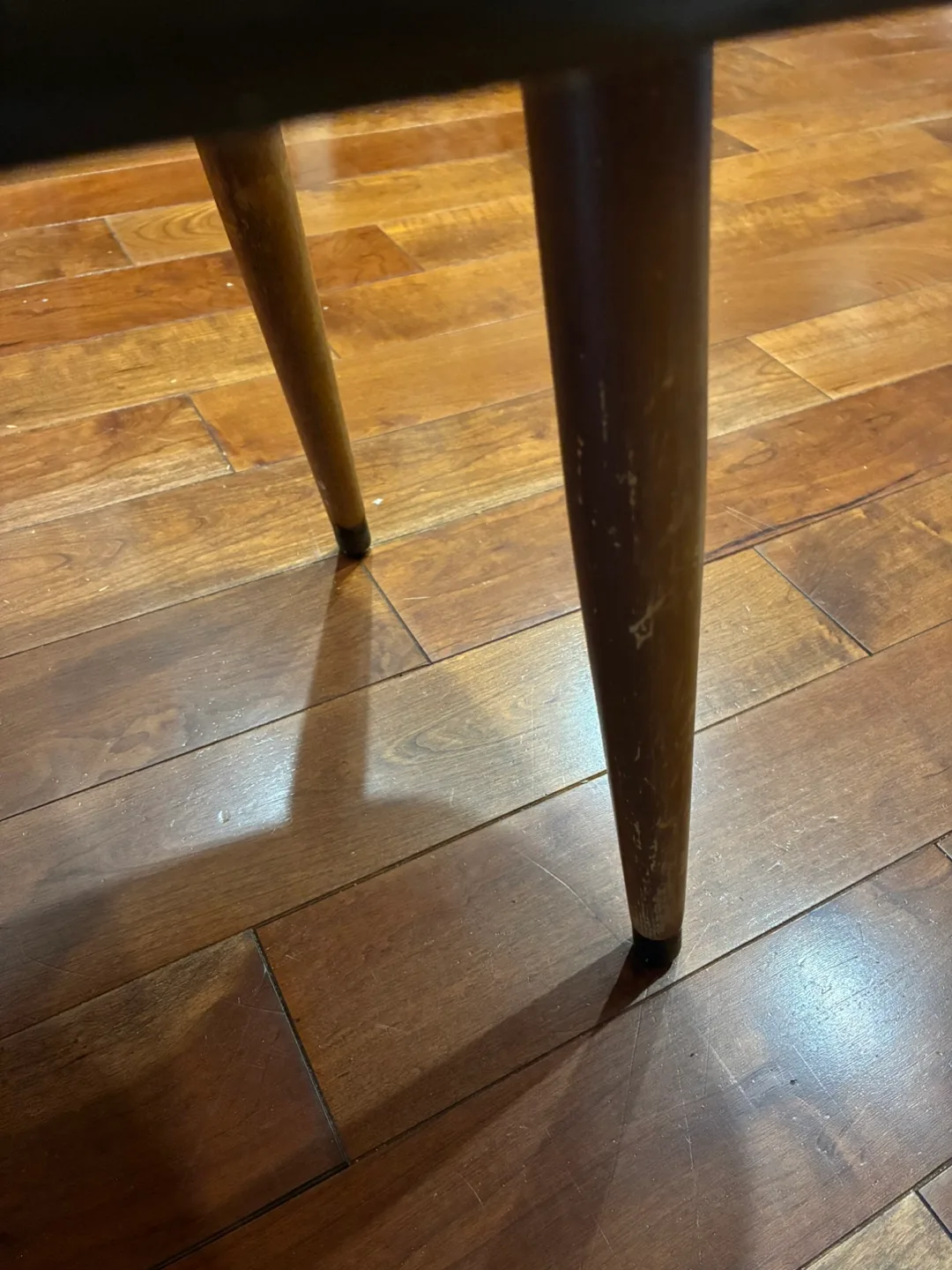 🥕 Vintage Two-Tier Side Table image indicator(6)