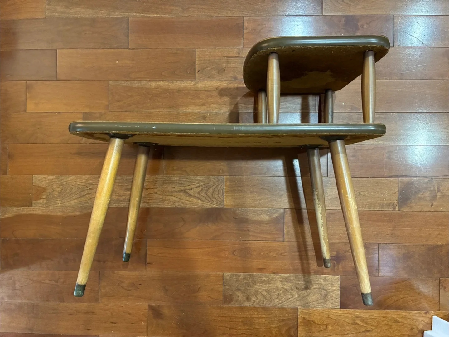 🥕 Vintage Two-Tier Side Table thumbnail