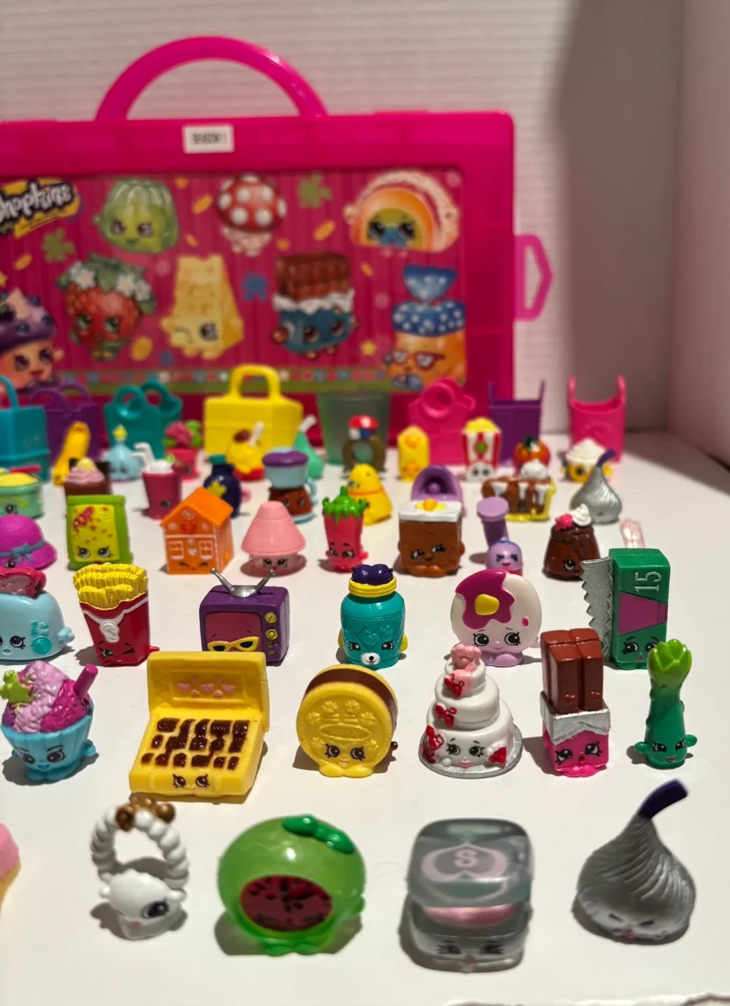 Shopkins Season 1 Lot 90+ Pcs.with Carry Case image indicator(2)