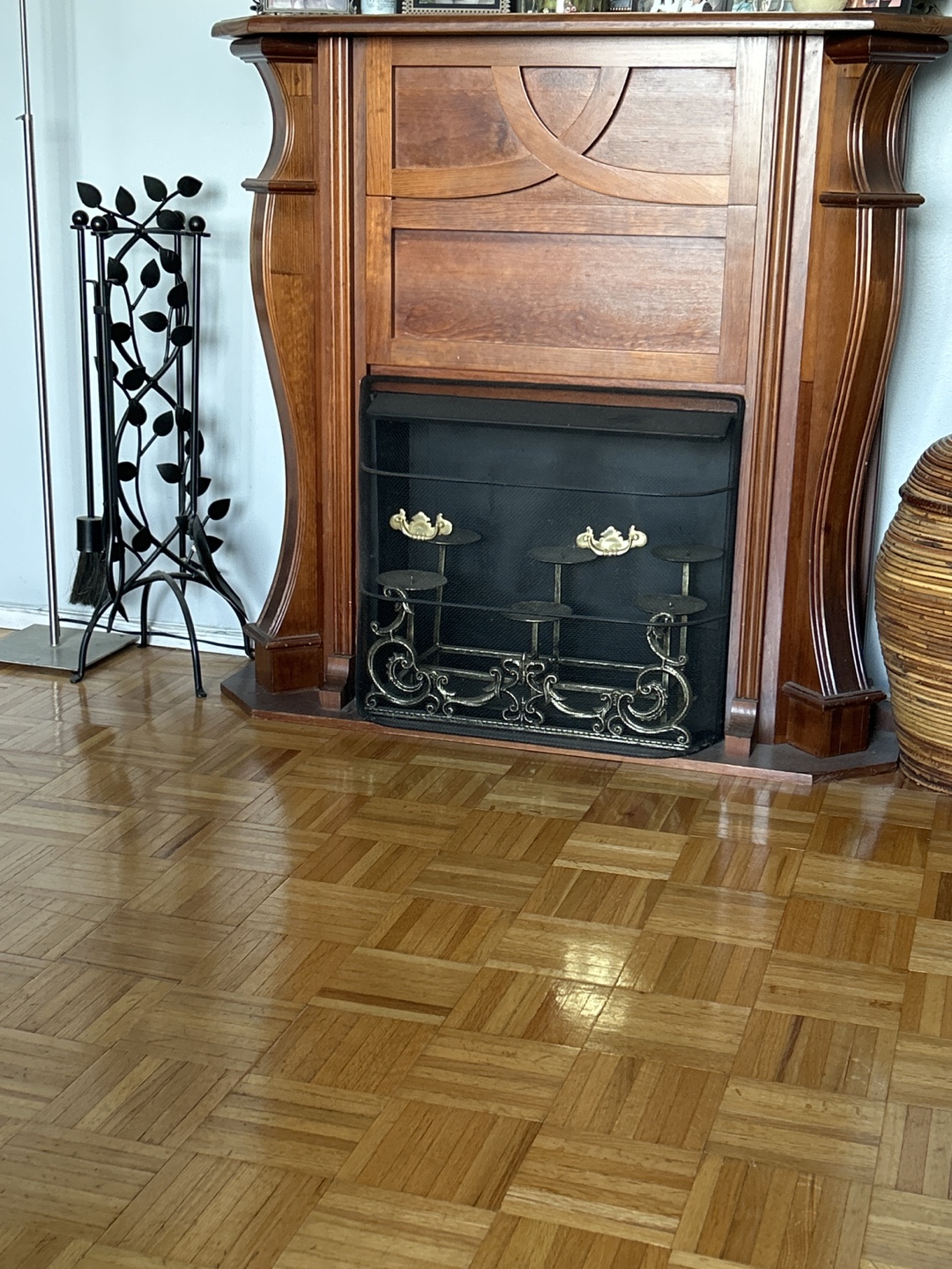 Fireplace with fireplace tools - photo 2