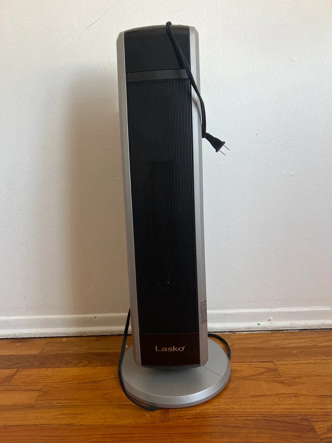 Lasko Space-Saving Oscillating Tower Heater thumbnail