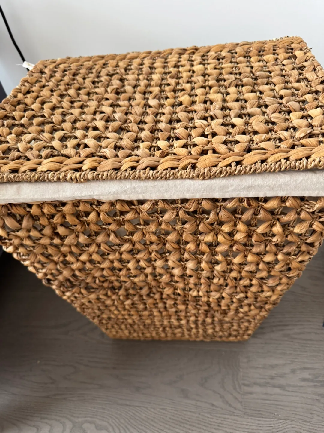 Woven Hamper with Lid image indicator(3)