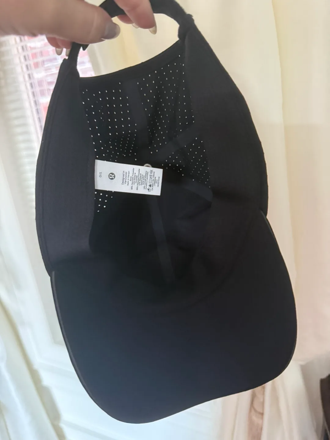 Brand new Lululemon running cap never used image indicator(3)