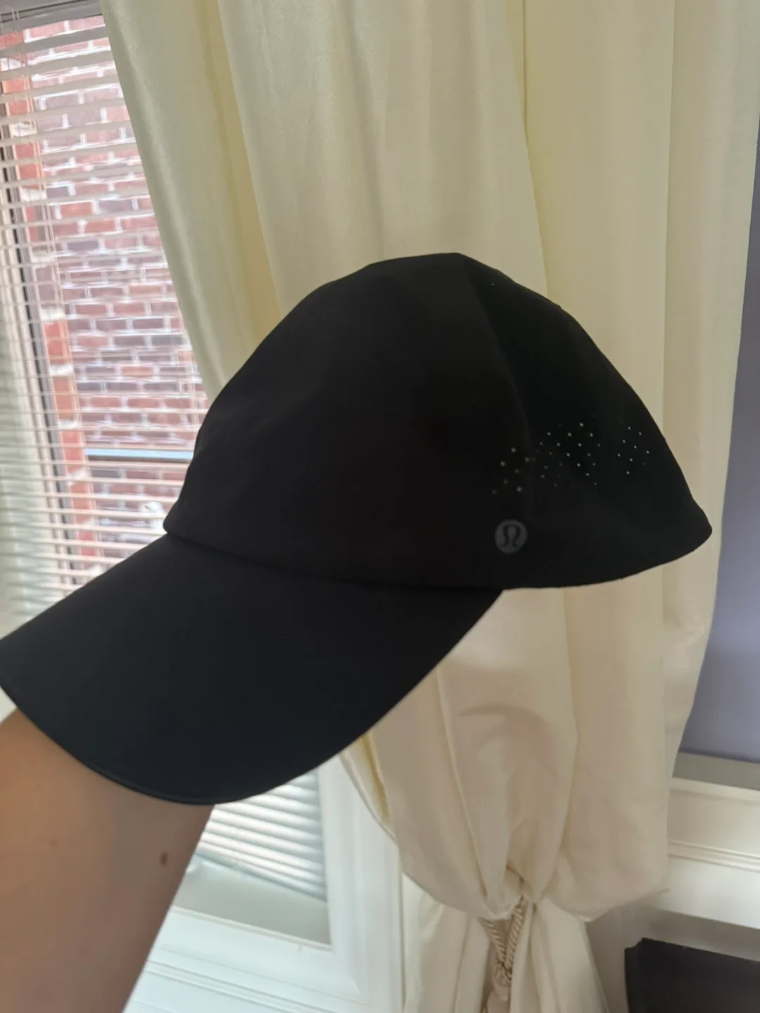 Brand new Lululemon running cap never used thumbnail