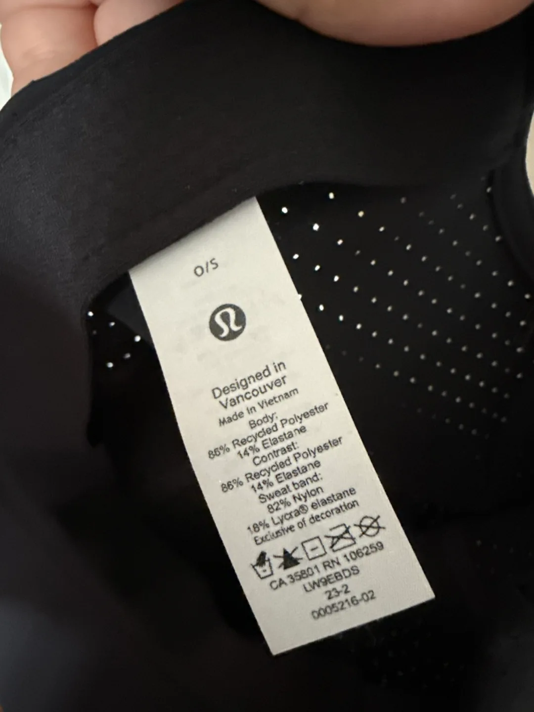 Brand new Lululemon running cap never used image indicator(5)