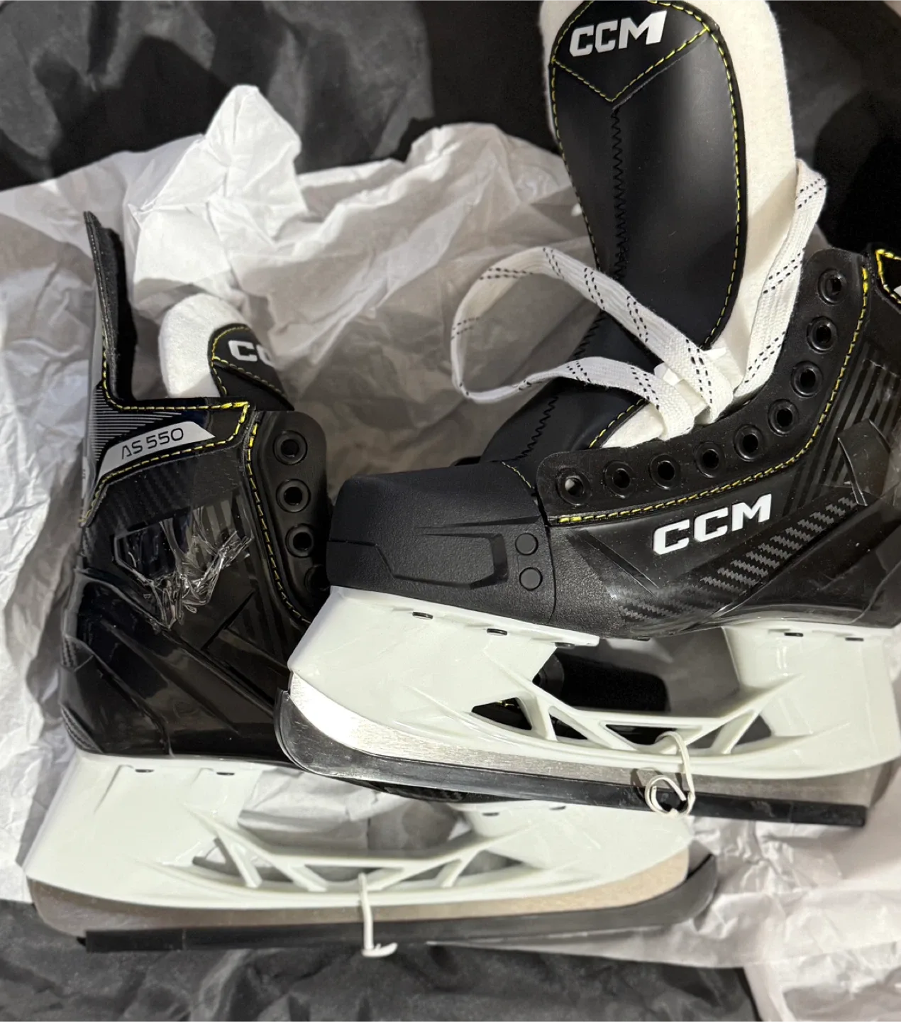 CCM Tacks AS-550 Junior Hockey Skates - Size JR 3🥕 thumbnail