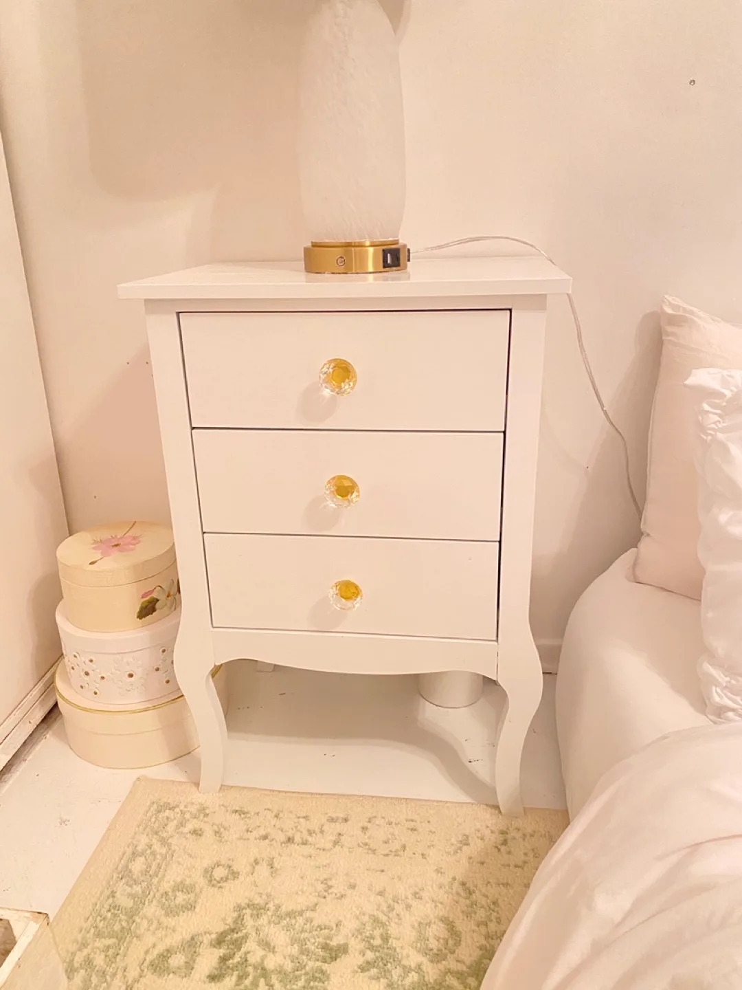 Set of 2 white antique style Bedside nightstands thumbnail