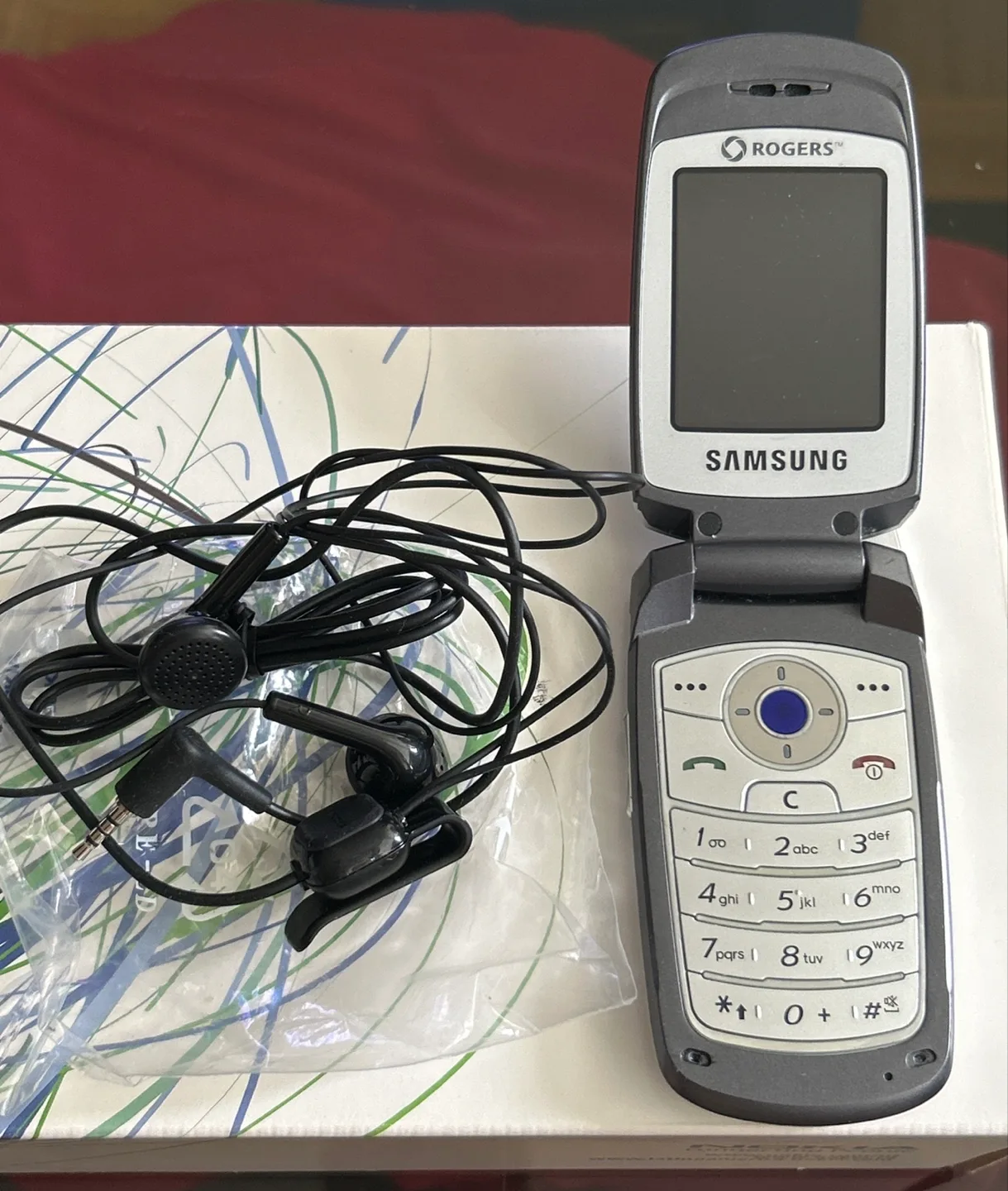 Samsung Rogers Flip Phone thumbnail