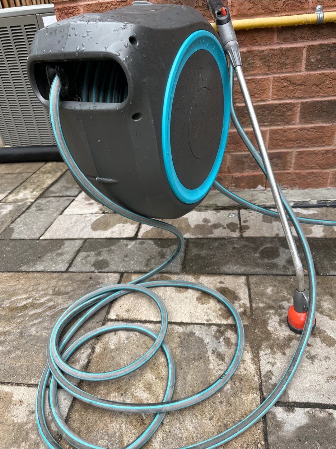 Gardena Wall-Mounted Hose Box 35 Roll-Up Automatic - photo 2