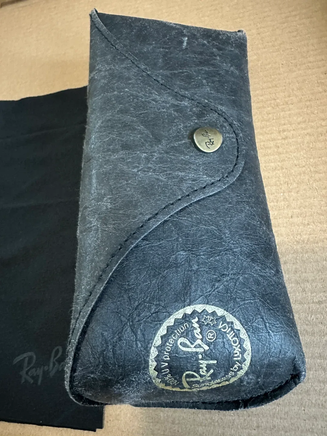 Ray-Ban Eyeglasses Case with Cleaning Cloth image indicator(2)