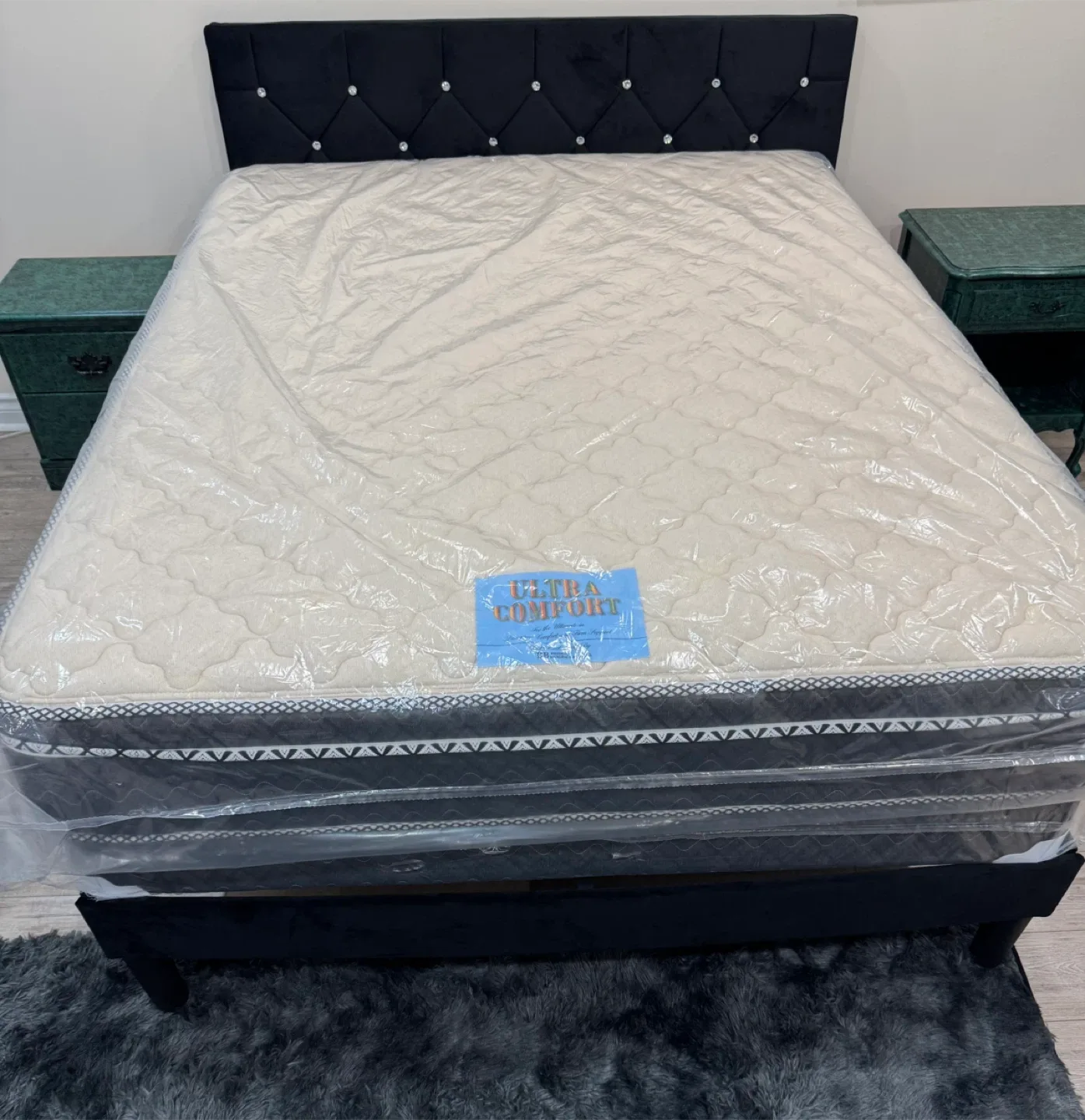 Queen Bedroom Set thumbnail