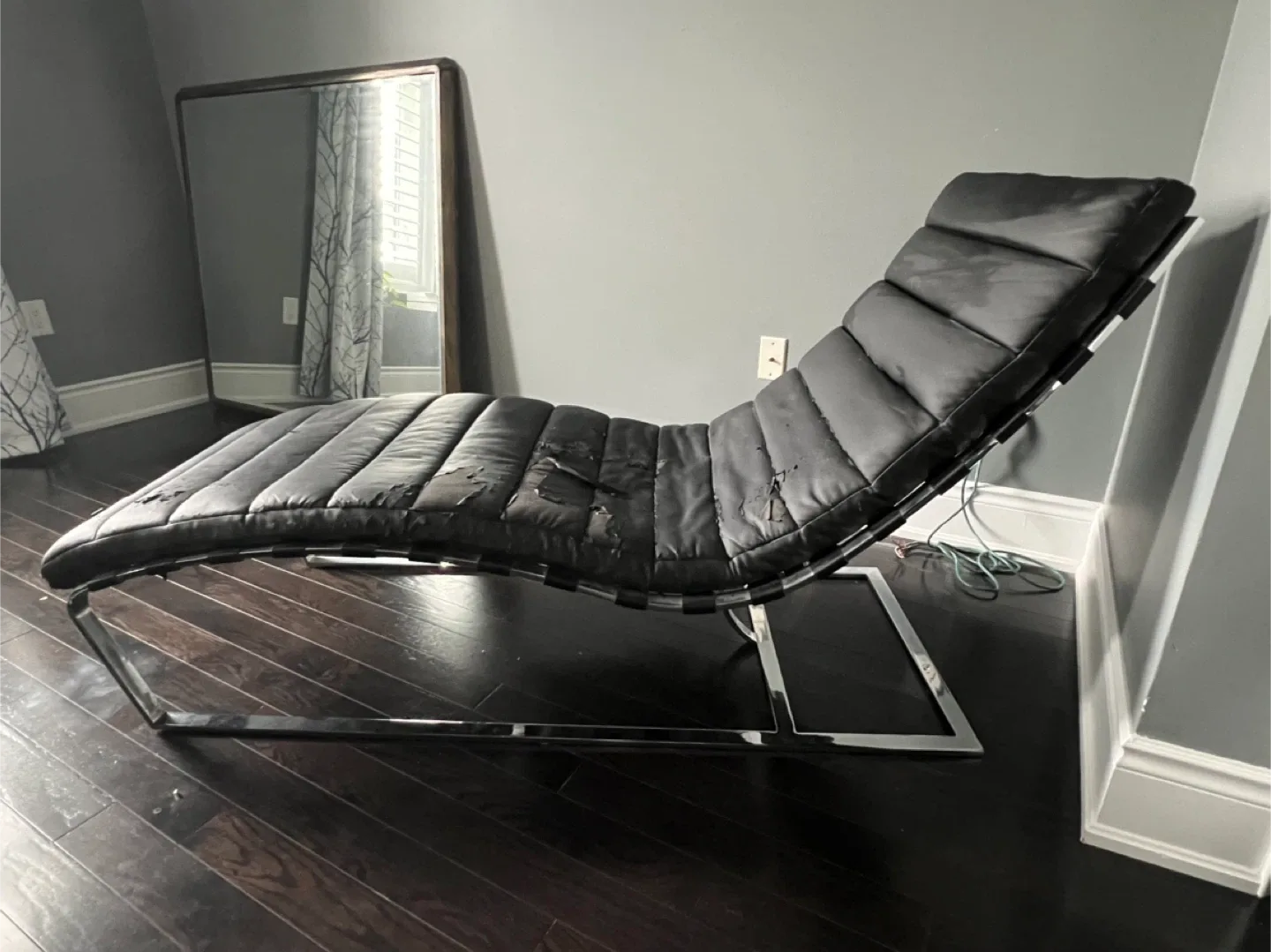 Black Leather Chaise Lounge Chair image indicator(3)
