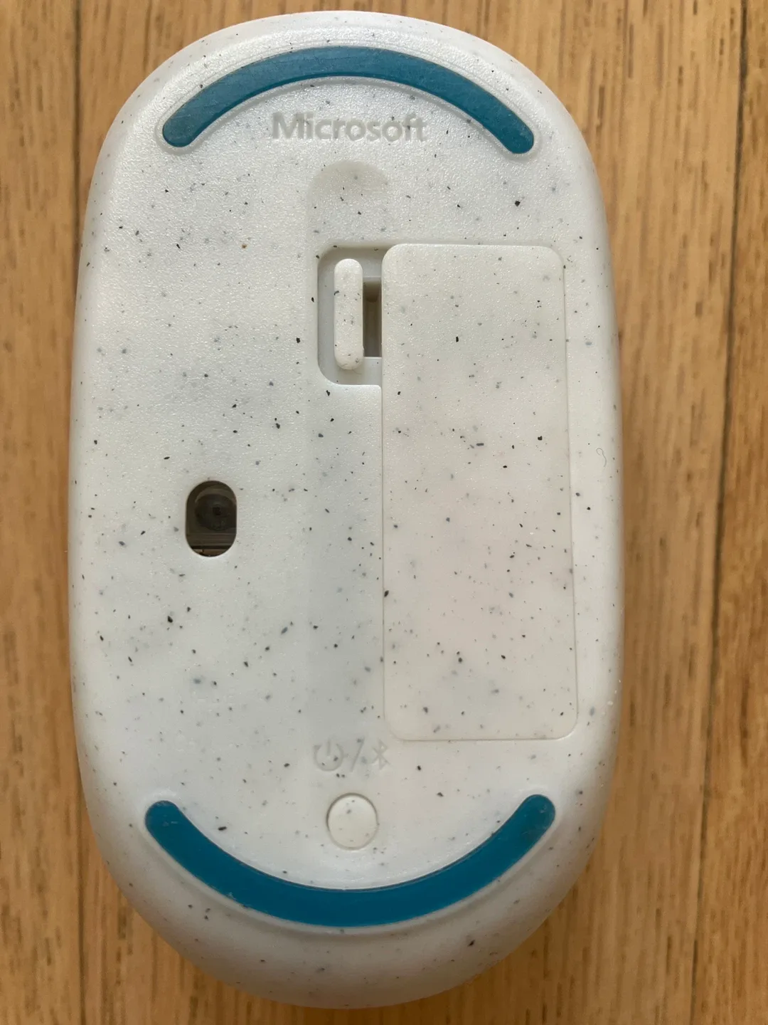 Microsoft Ocean Plastic Mouse - White image indicator(3)