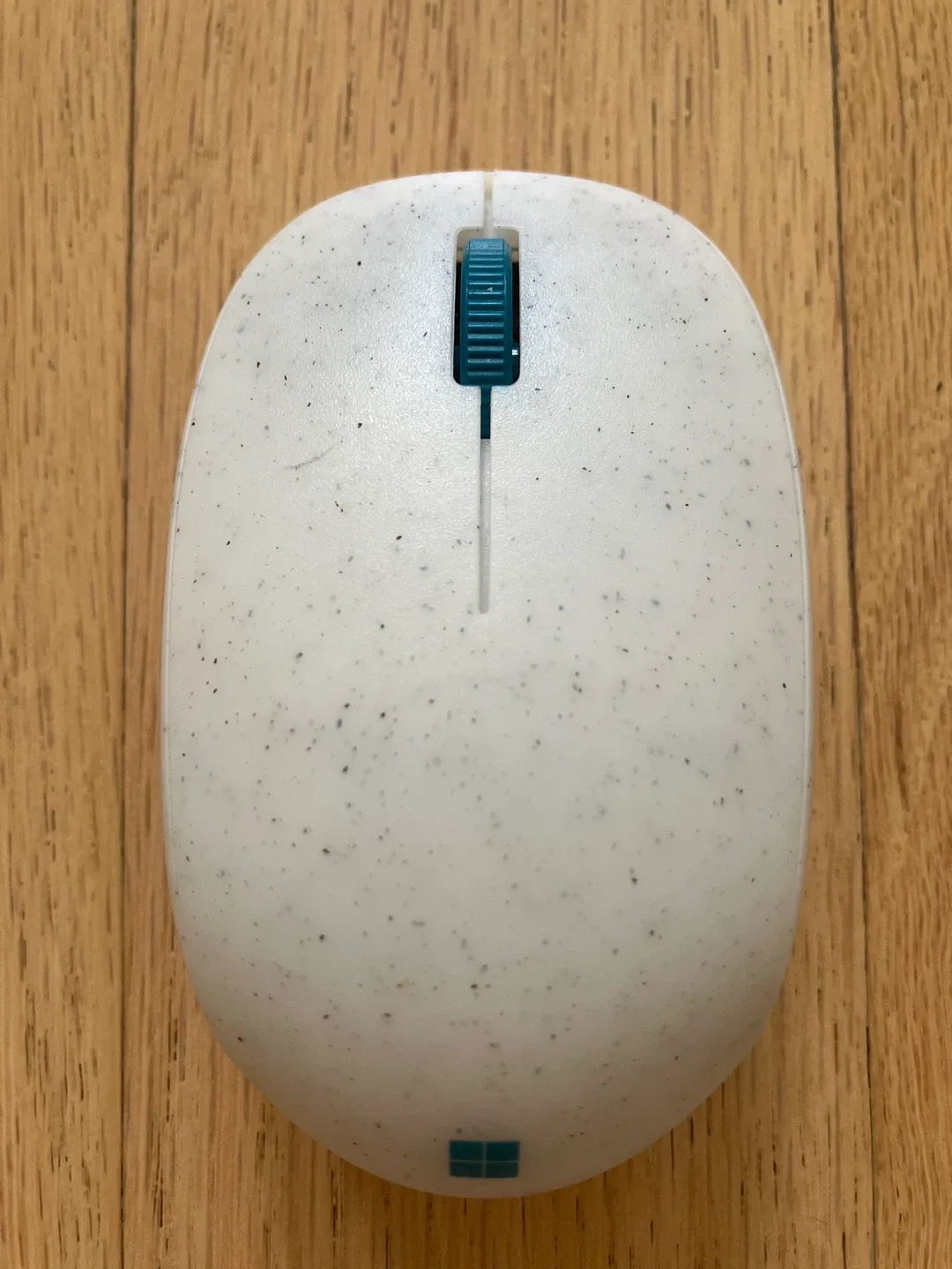 Microsoft Ocean Plastic Mouse - White image indicator(4)