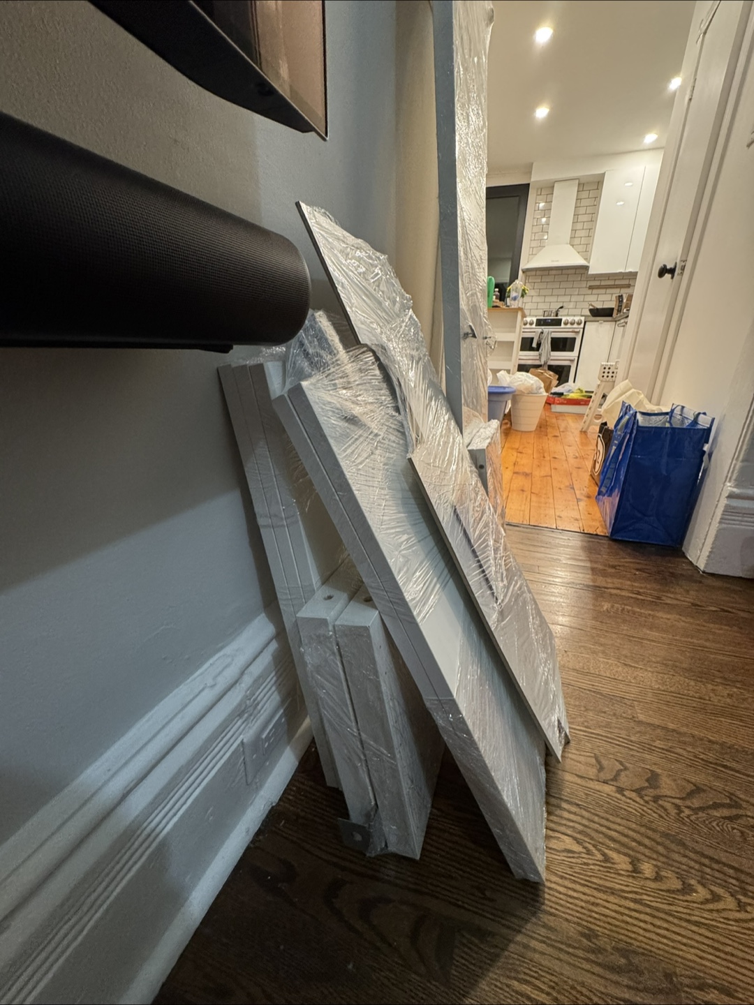 IKEA Besta TV stand with legs - photo 3